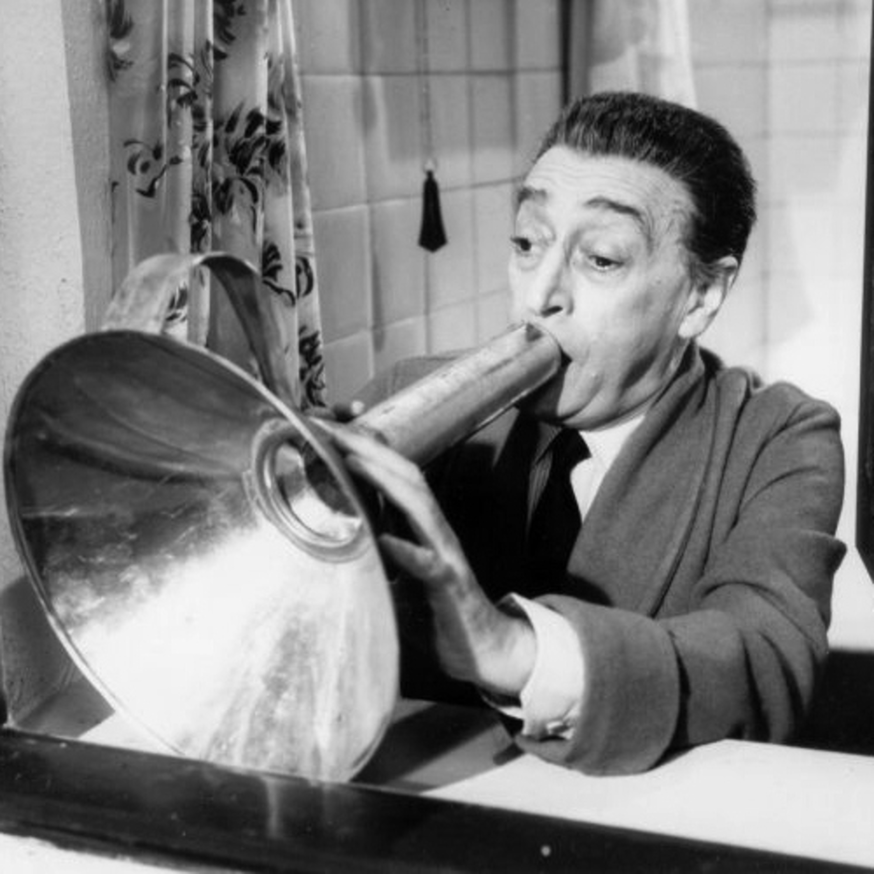L'assurdo, l'umano, il matto e il dolce Totò: Gli onorevoli episode artwork