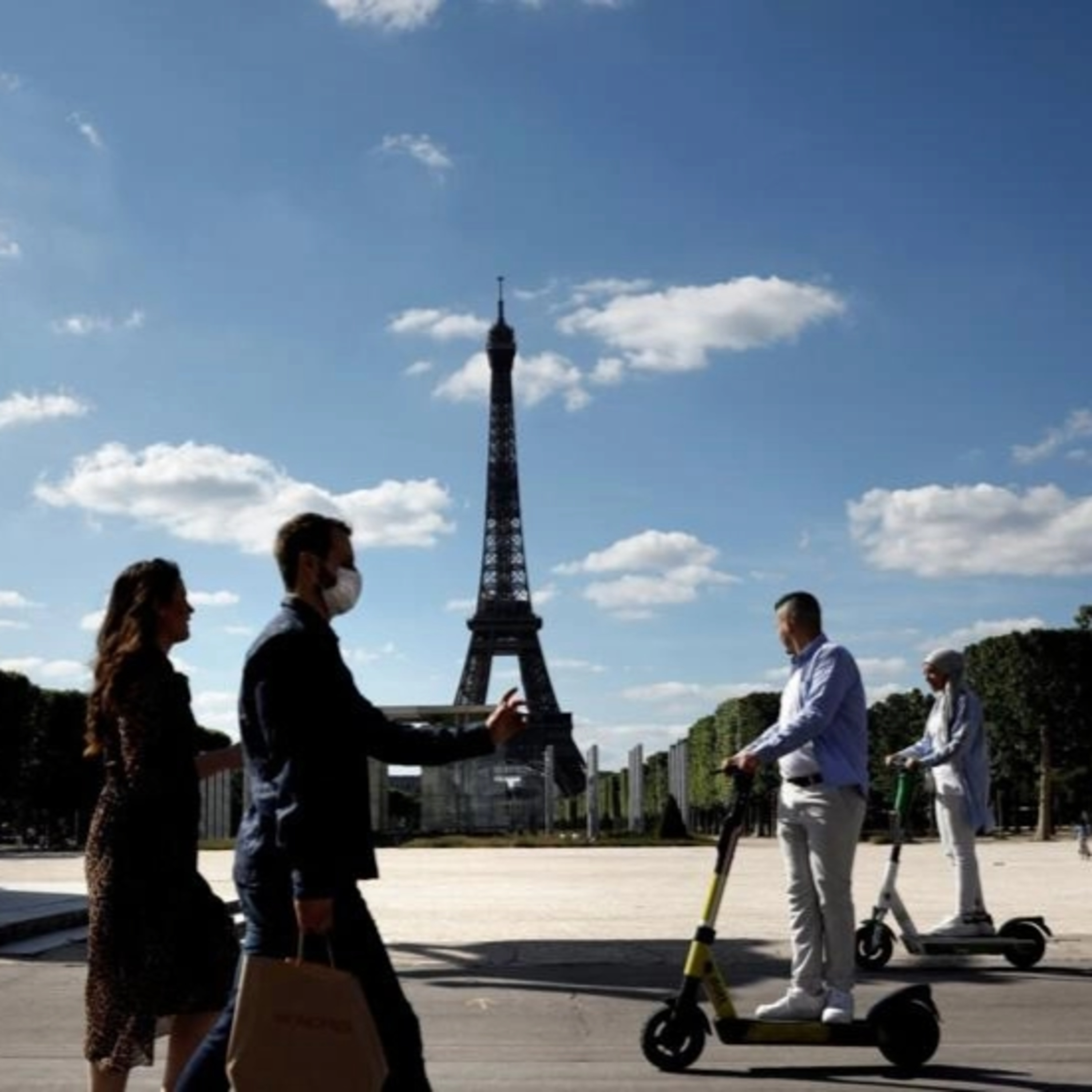 Người dân Paris bỏ phiếu cấm xe máy điện episode artwork