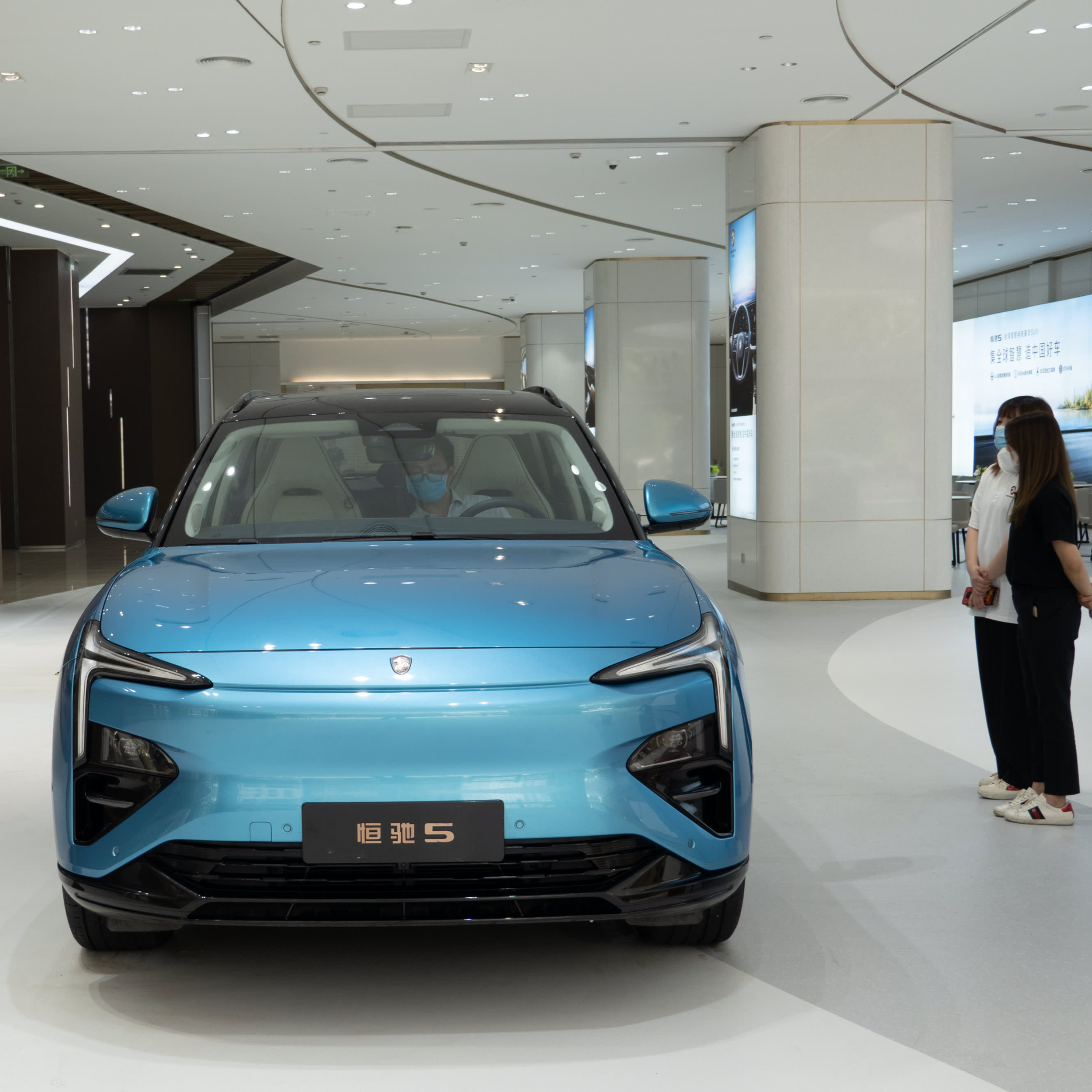 Từng tuyên bố đánh bại Tesla, nay công ty xe điện Trung Quốc đối mặt với việc ngưng sản xuất ô tô điện episode artwork