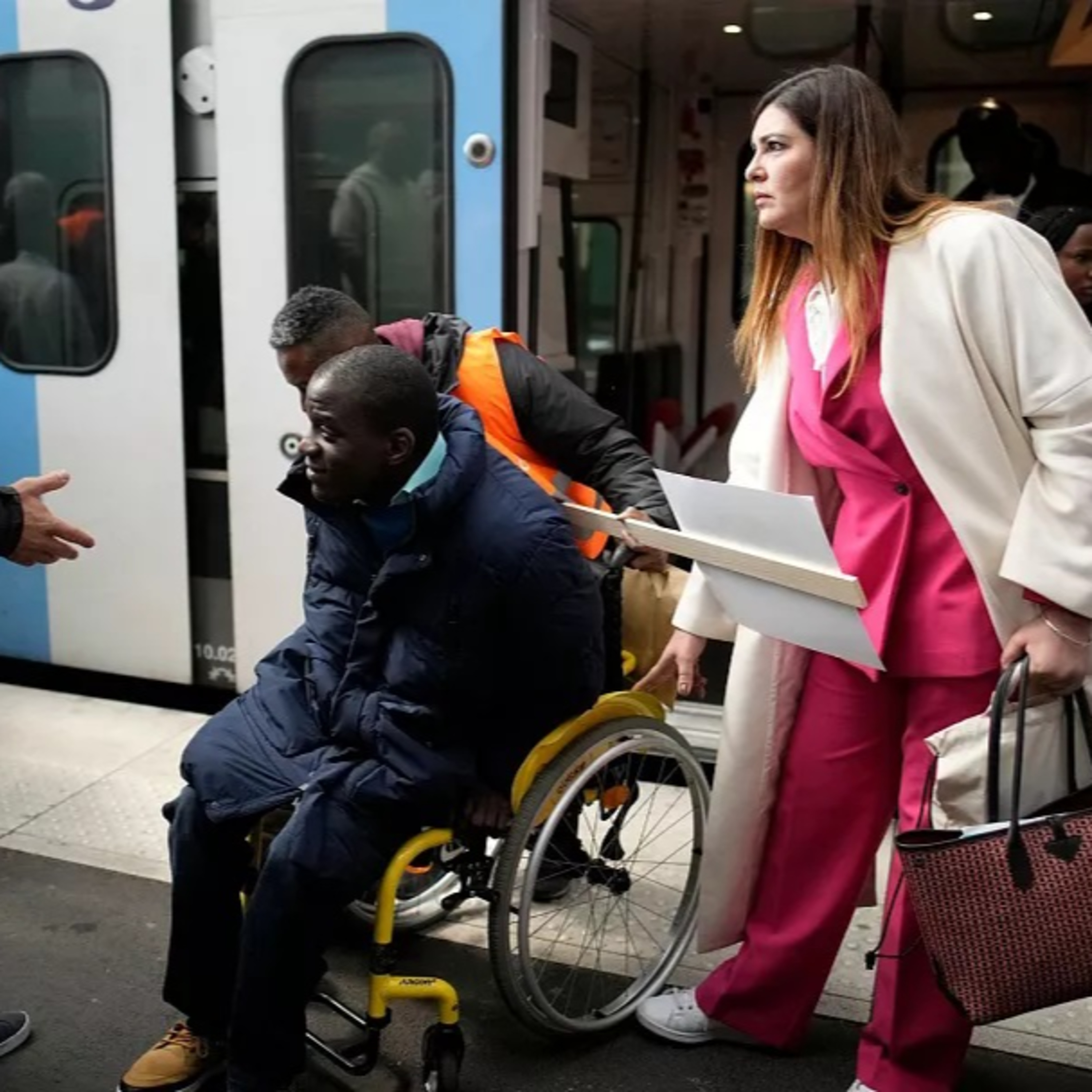 Người khuyết tật đòi quyền lợi tham gia giao thông trước thềm Thế vận hội Olympic và Paralympic 2024 episode artwork