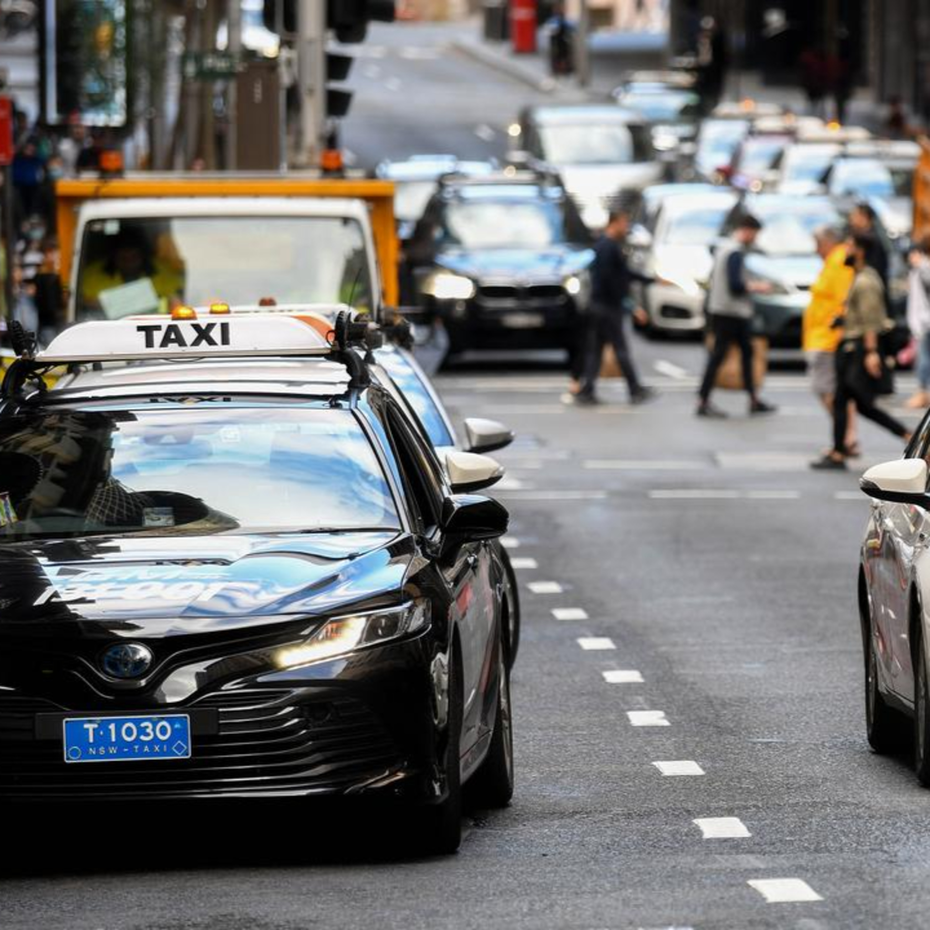 Tài xế taxi Australia bị phạt $1000 vì không bật đồng hồ tính tiền, thương lượng giá với khách episode artwork