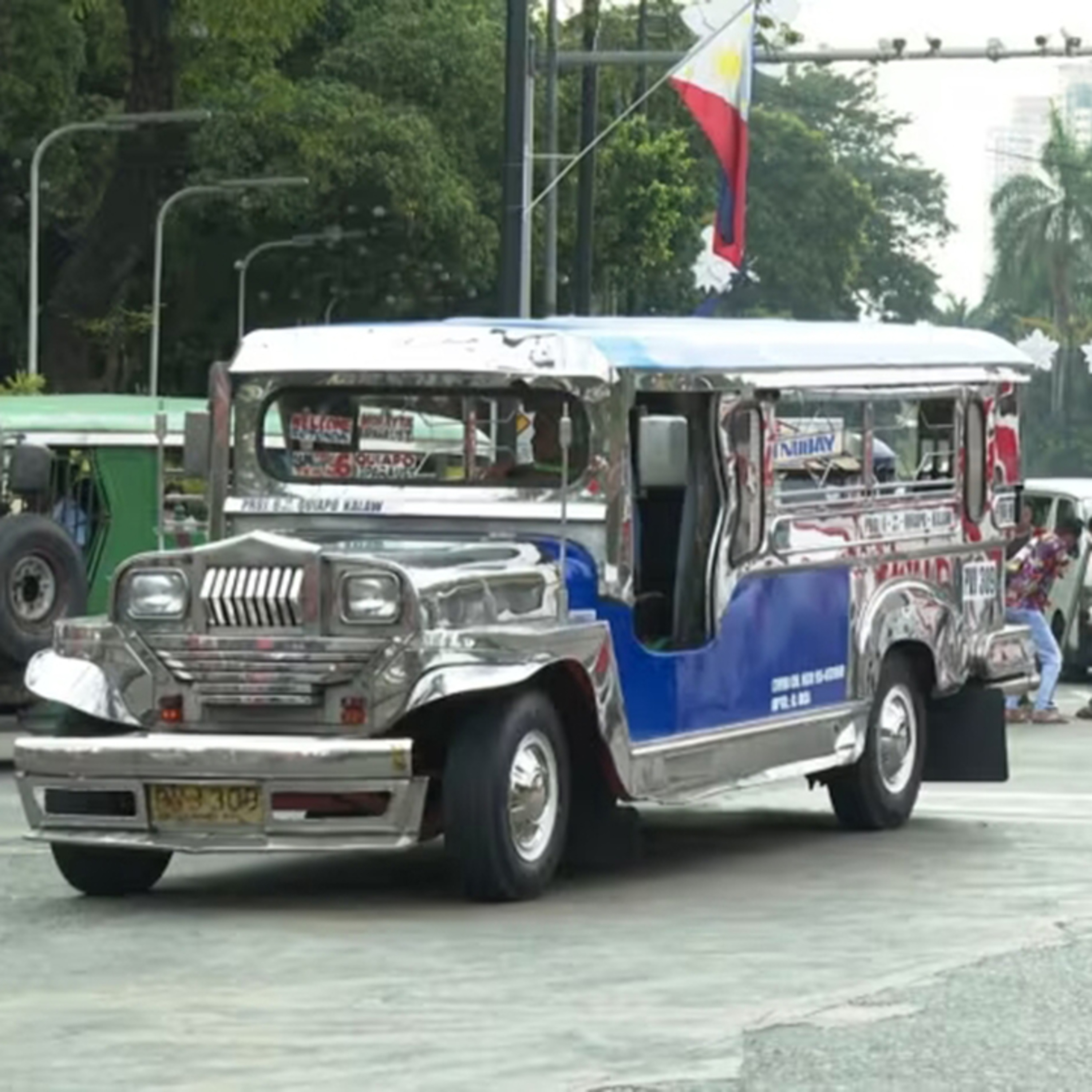 Lo mất sinh kế, nhiều tài xế phản đối hiện đại hoá xe jeepney episode artwork