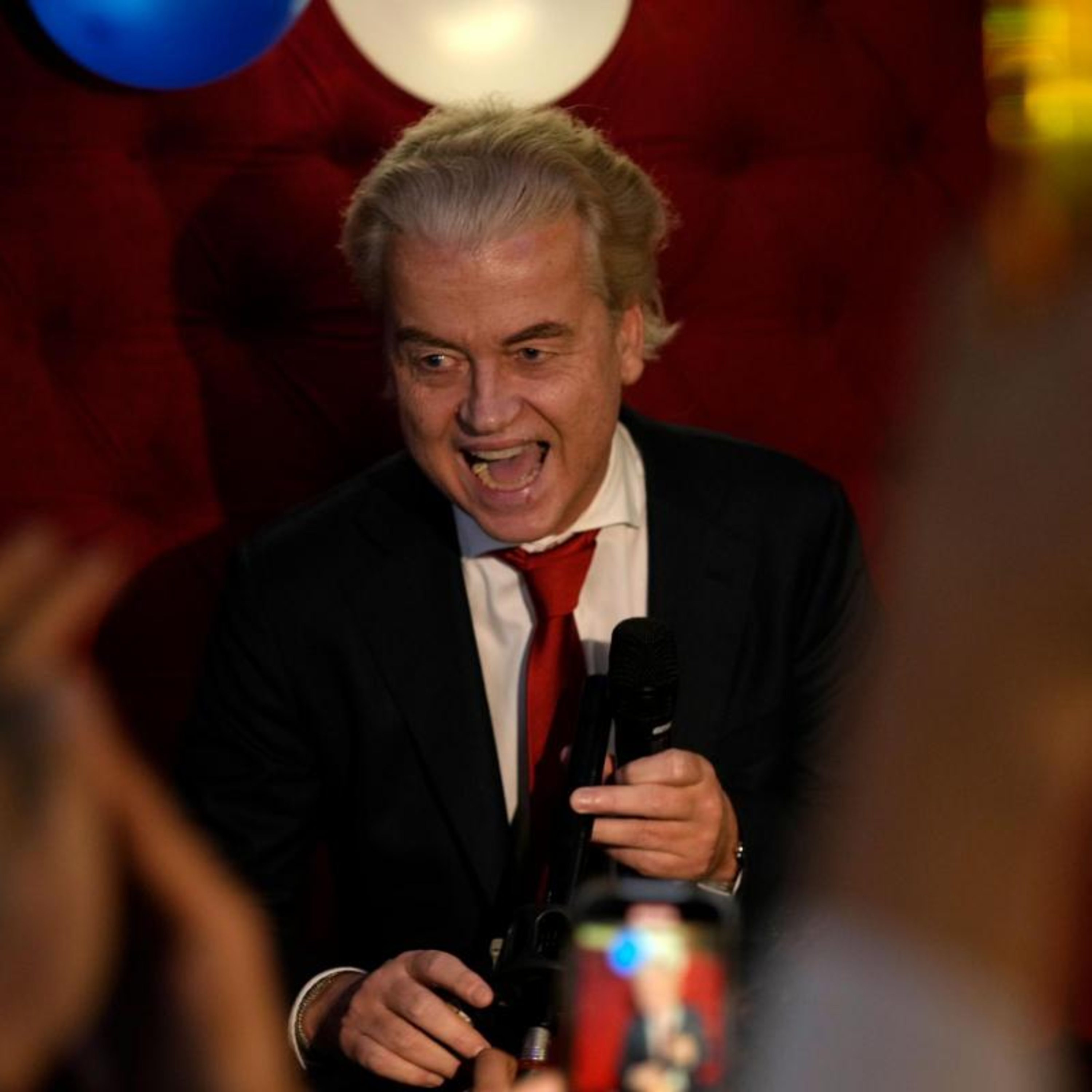Za Rubieżą. Historia i polityka