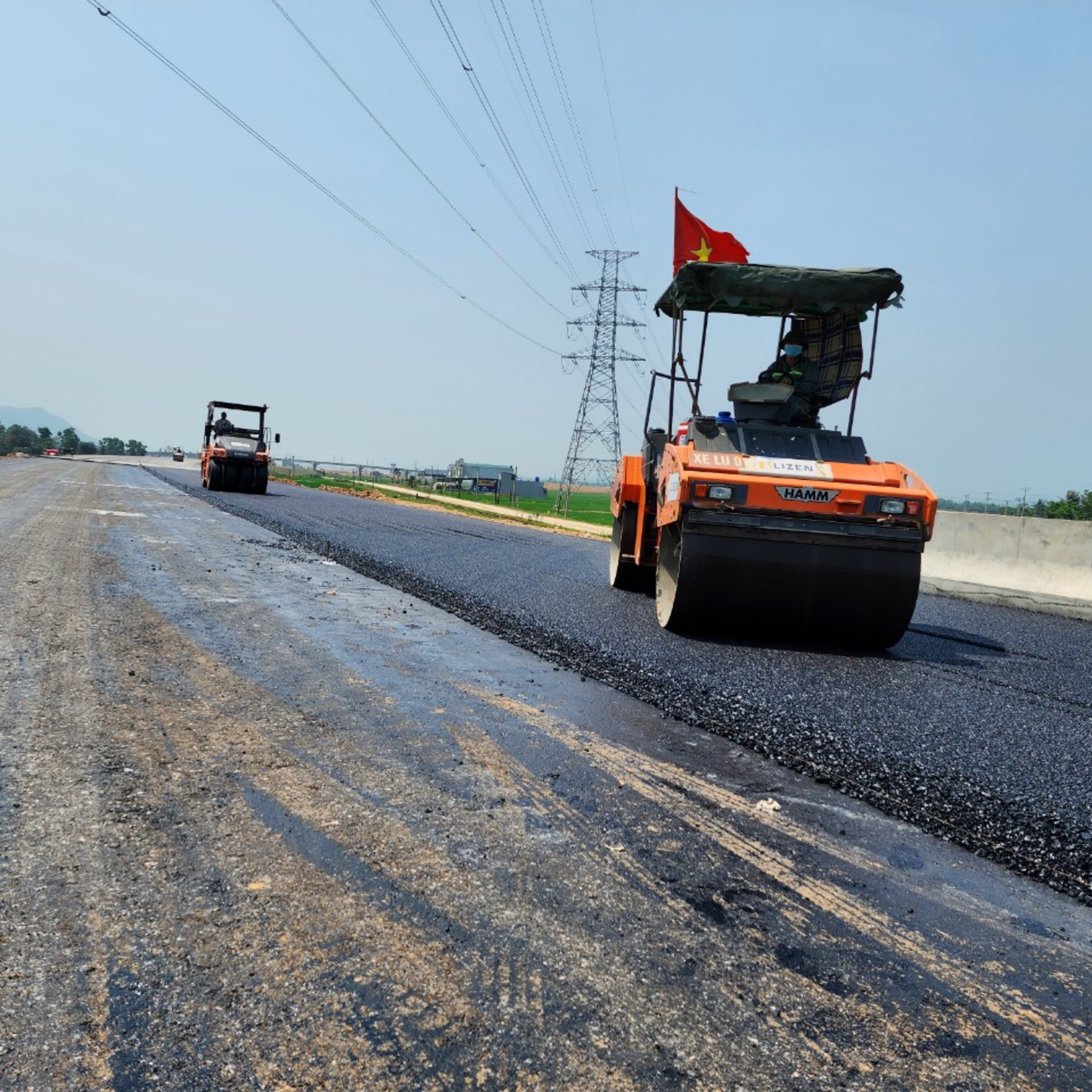 Bộ Giao thông cảnh báo tiến độ, nhà thầu cao tốc căng mình xử lý nền đất yếu