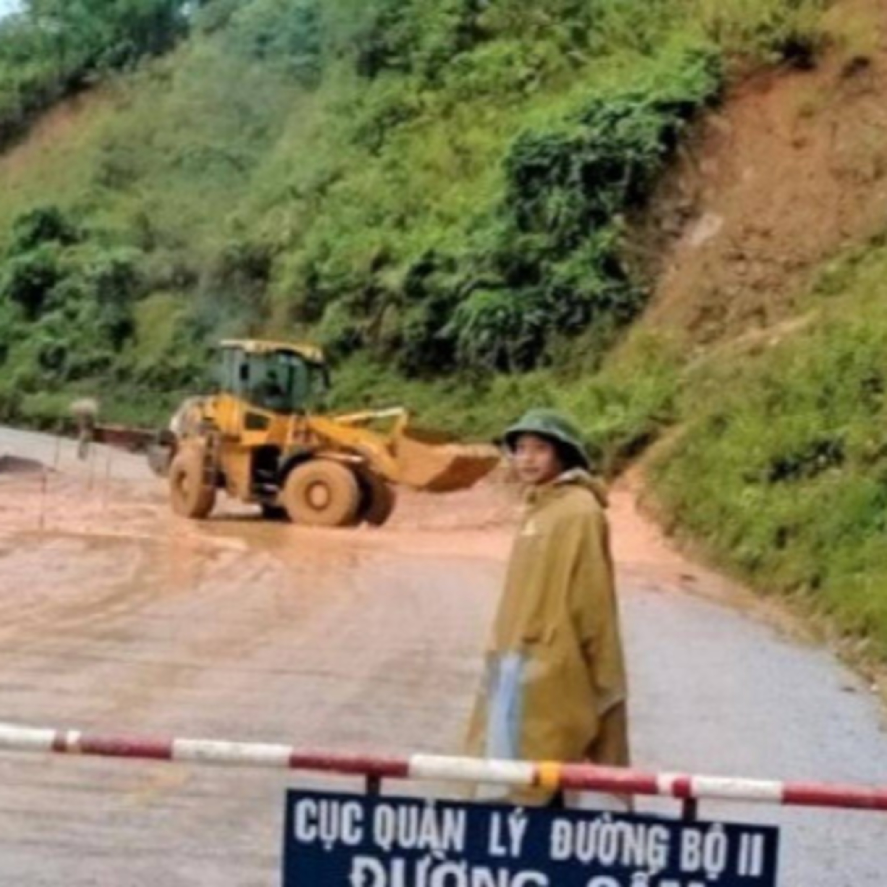 Dự án cải tạo nâng cấp QL7, lỡ hẹn về đích do vướng mặt bằng