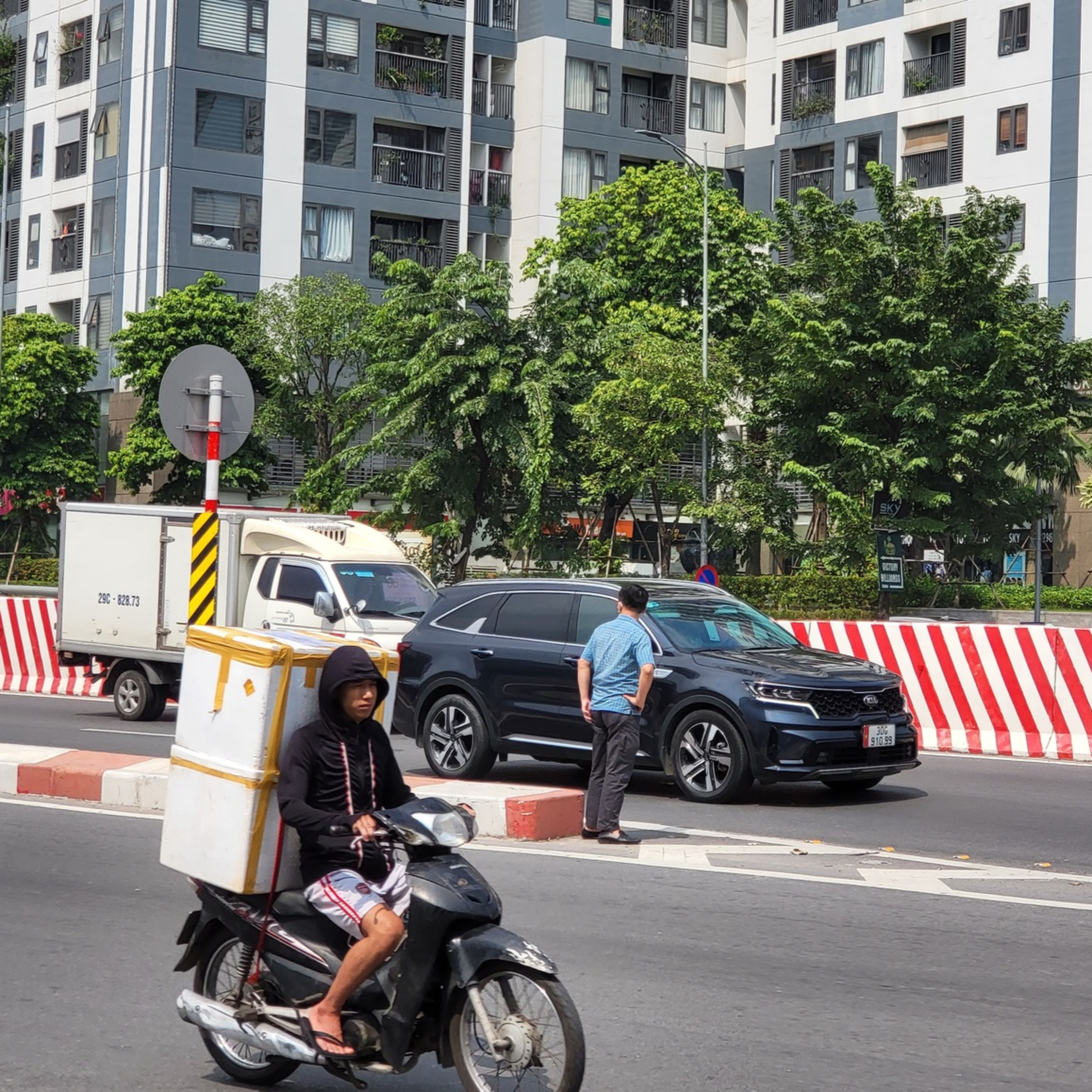 Trò chuyện trên phố: Cắt ngang lối lên xuống đường Vành đai 2: Cái lý của…người đi bộ? episode artwork