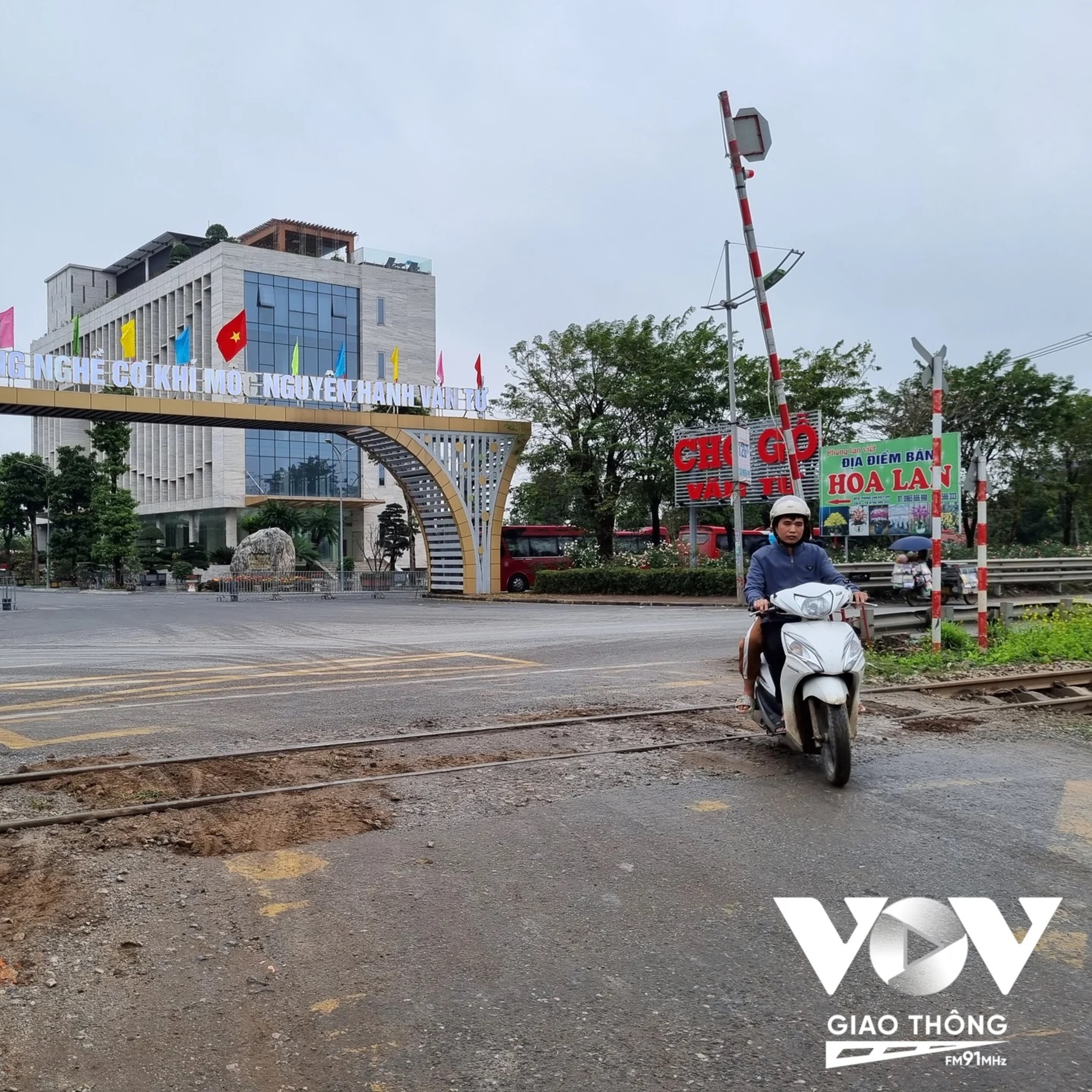Còn gần 3.300 lối đi tự mở qua đường sắt, hiểm họa tai nạn vẫn rình rập episode artwork