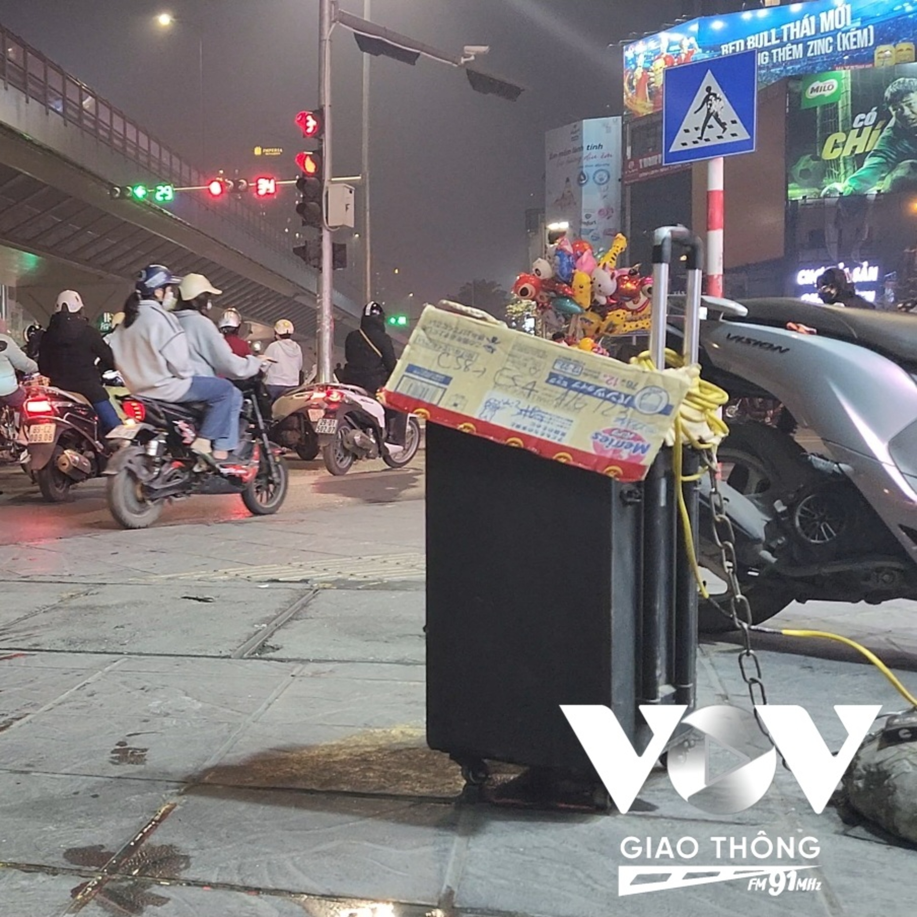 Trò chuyện trên phố: Bị “tra tấn” bởi những chiếc loa chĩa ra ngã tư episode artwork