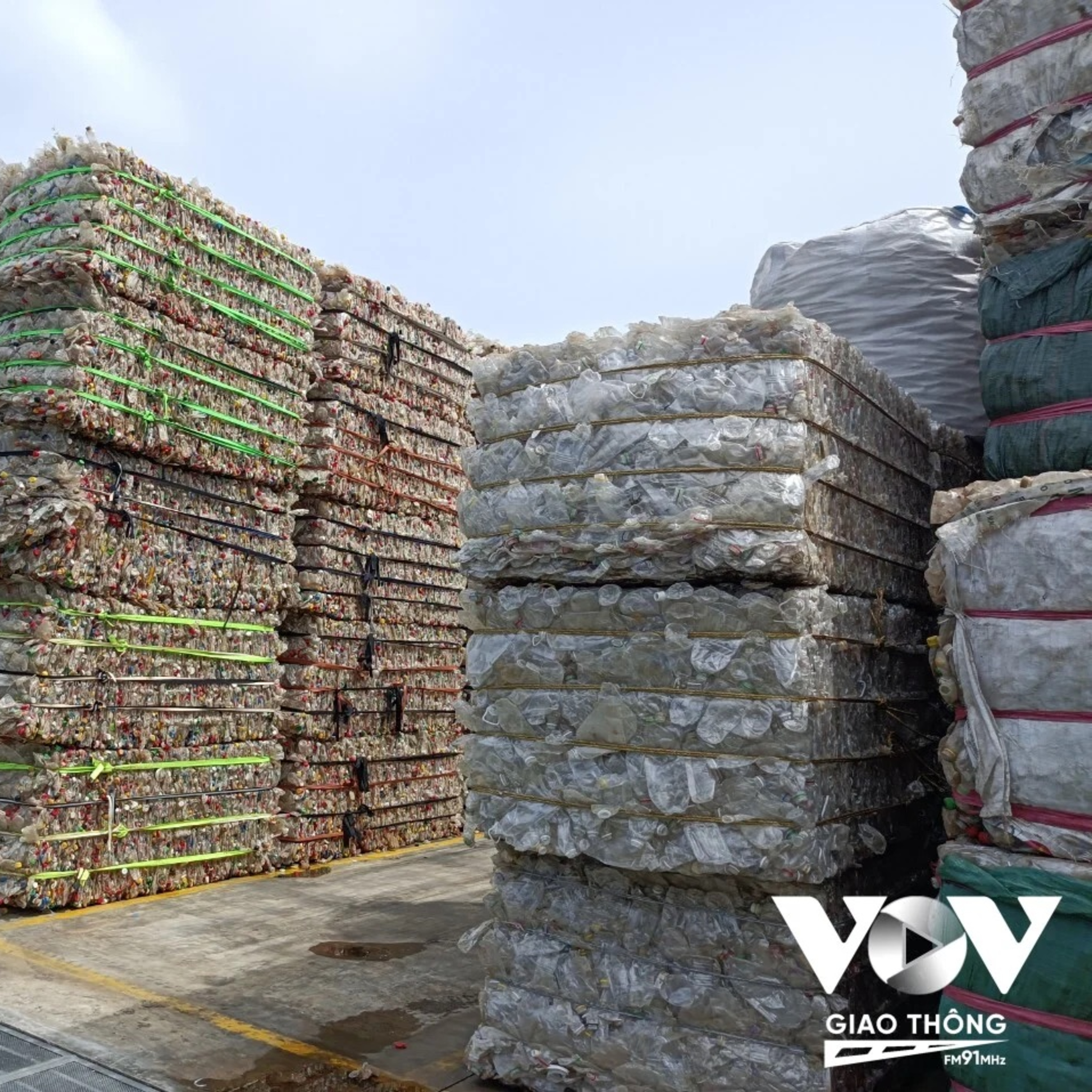 Việt Nam không xử lý được rác thải: Tiền trôi đi theo rác
