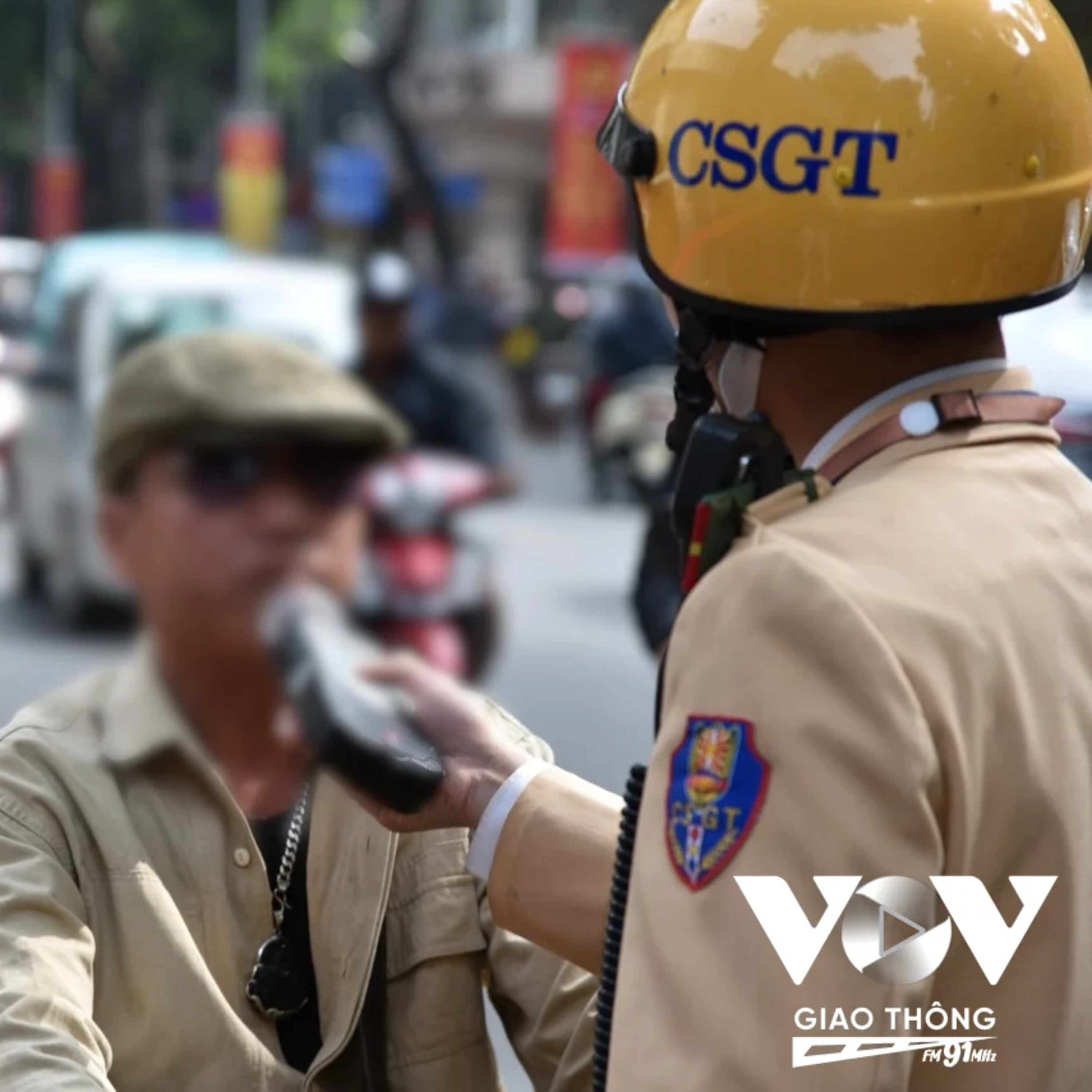 Trò chuyện trên phố: Tài xế tha thiết mong có trạm đo nồng độ cồn miễn phí trước khi lái xe episode artwork