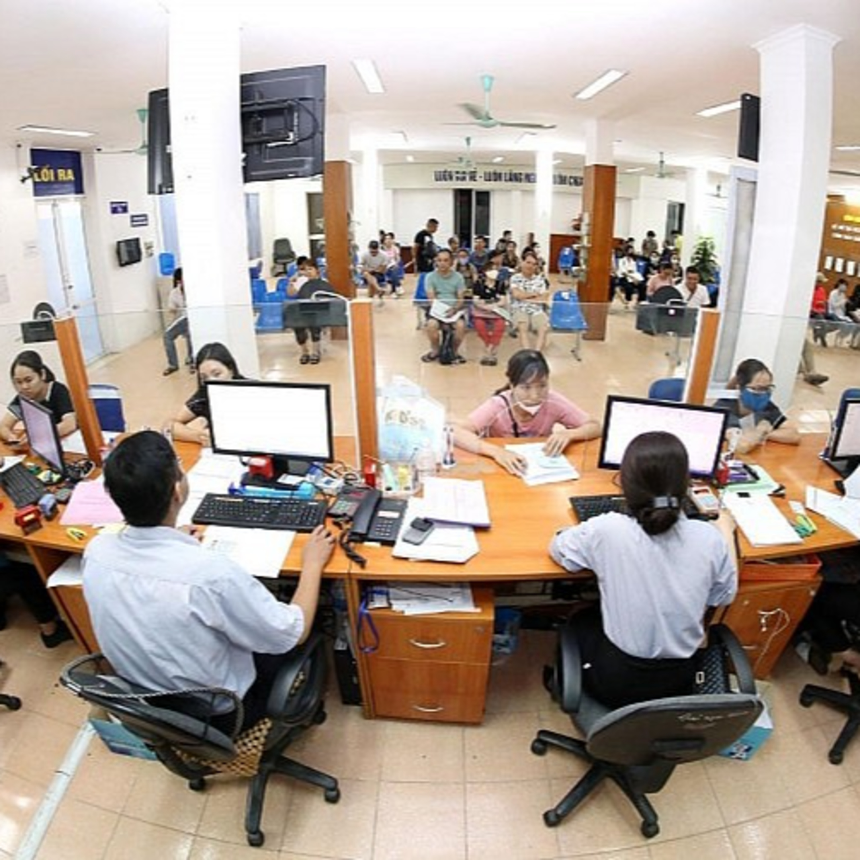 Đối thoại: Thiếu thông tin, trục lợi bảo hiểm thất nghiệp - lợi bất cập hại