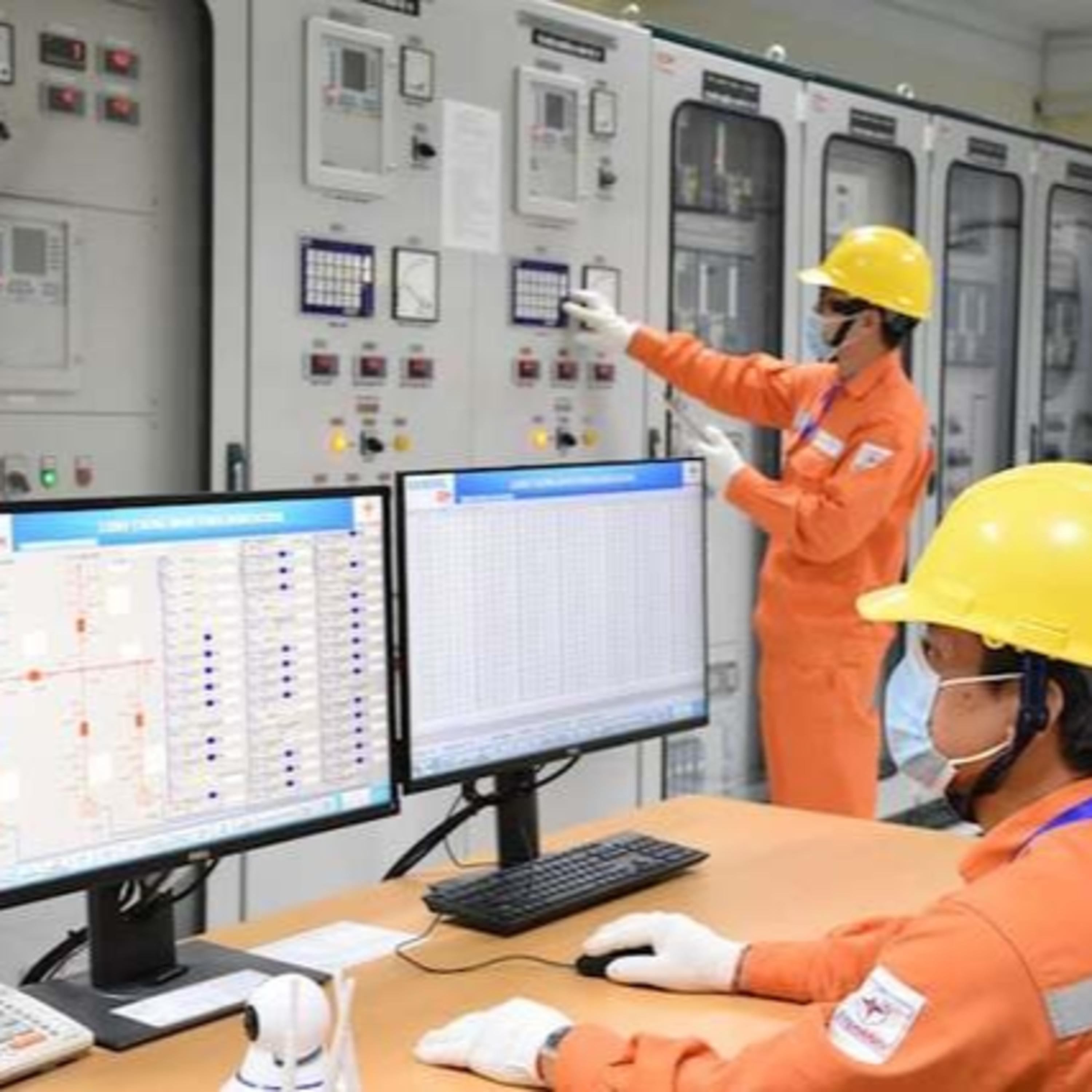 Hà Nội: Hè tới lại chỉ mong ngành điện vận hành “xuôi chèo mát mái”