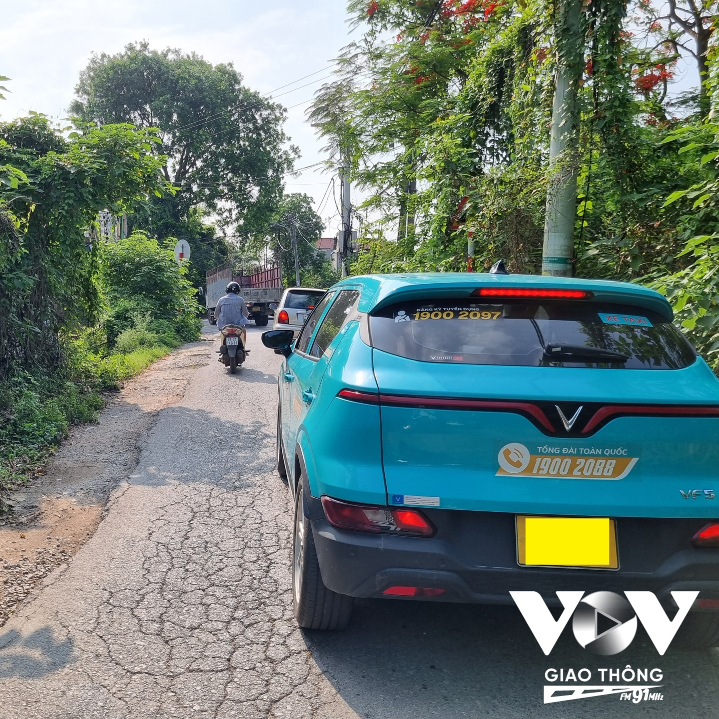 Phù Đổng, Gia Lâm: Vòng vèo vì biển báo bất cập