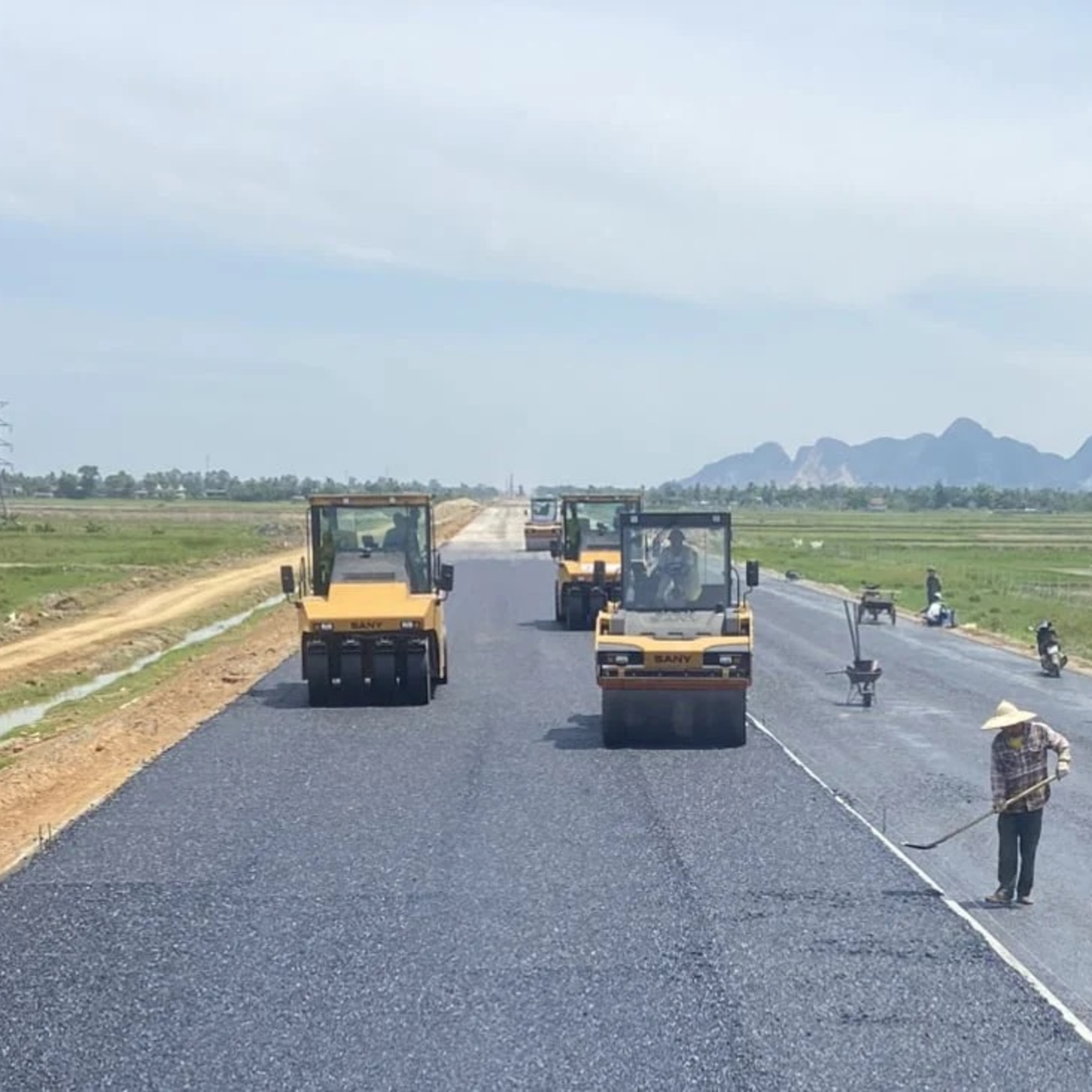 Đối thoại: Tập trung giải ngân vốn đầu tư công, sớm đưa cao tốc Bắc - Nam giai đoạn 2 vào khai thác episode artwork