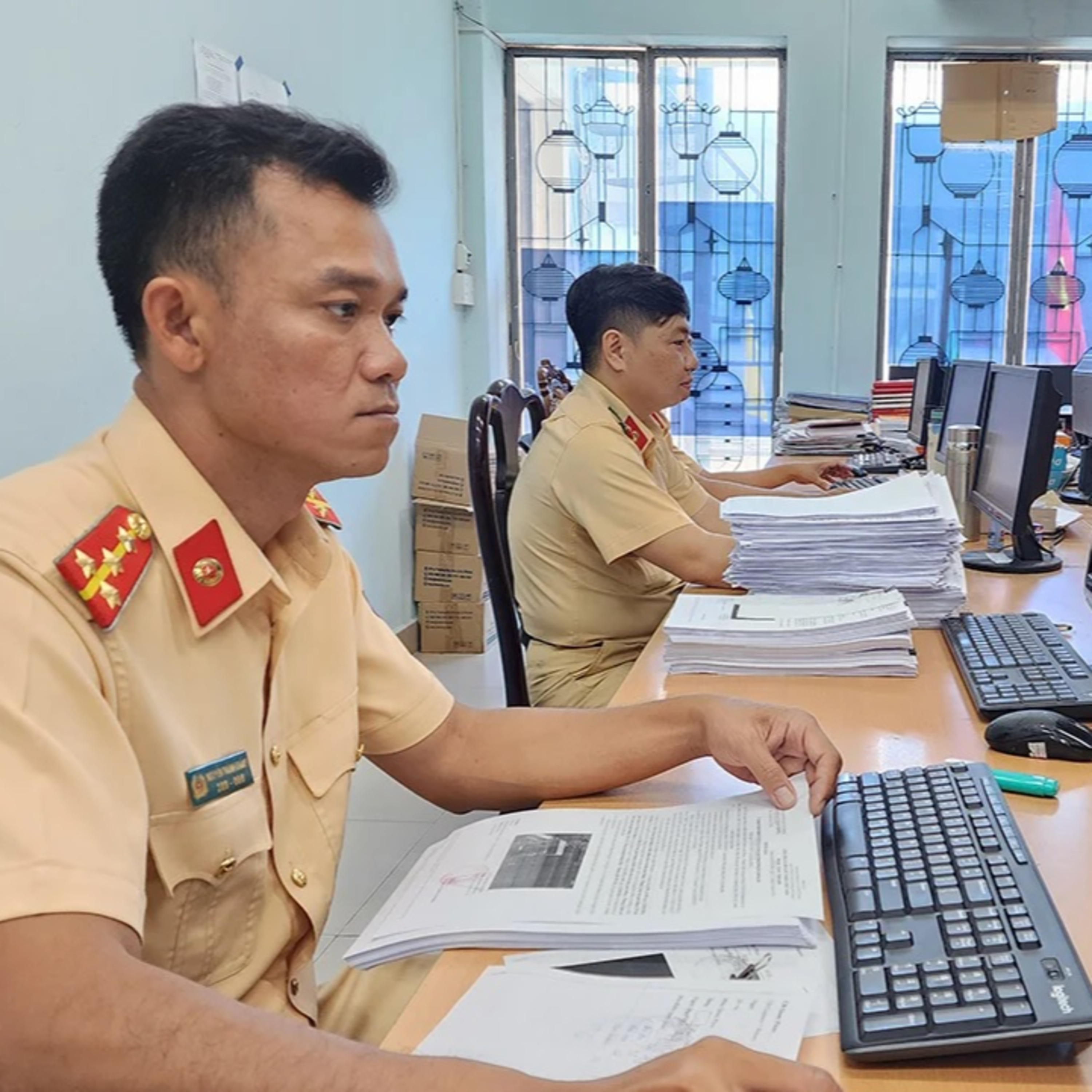 Đối thoại: TP.HCM thí điểm “phạt nguội” quá tải – vi phạm giảm trên 90% episode artwork