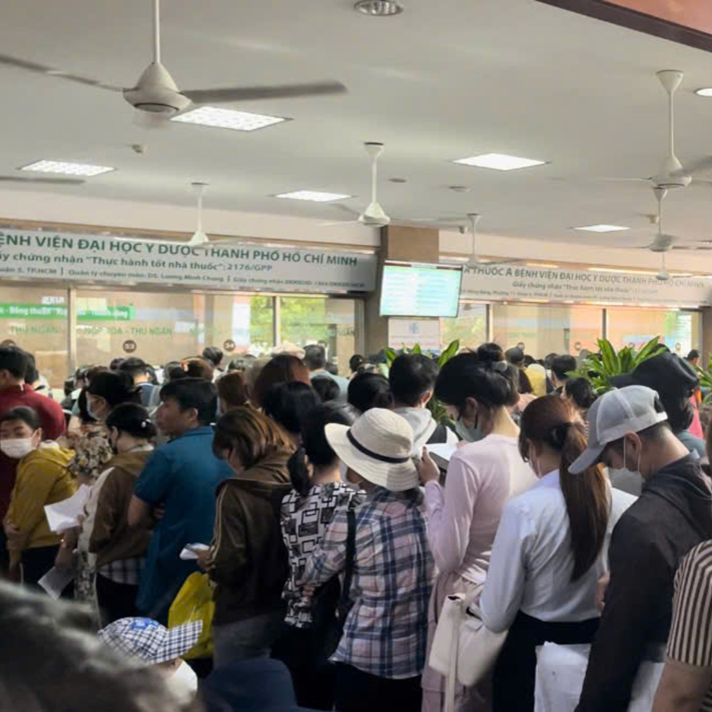 Thị thành ký: TP.HCM trước áp lực bệnh nhân “vượt tuyến” gây thiếu thuốc, vật tư y tế episode artwork