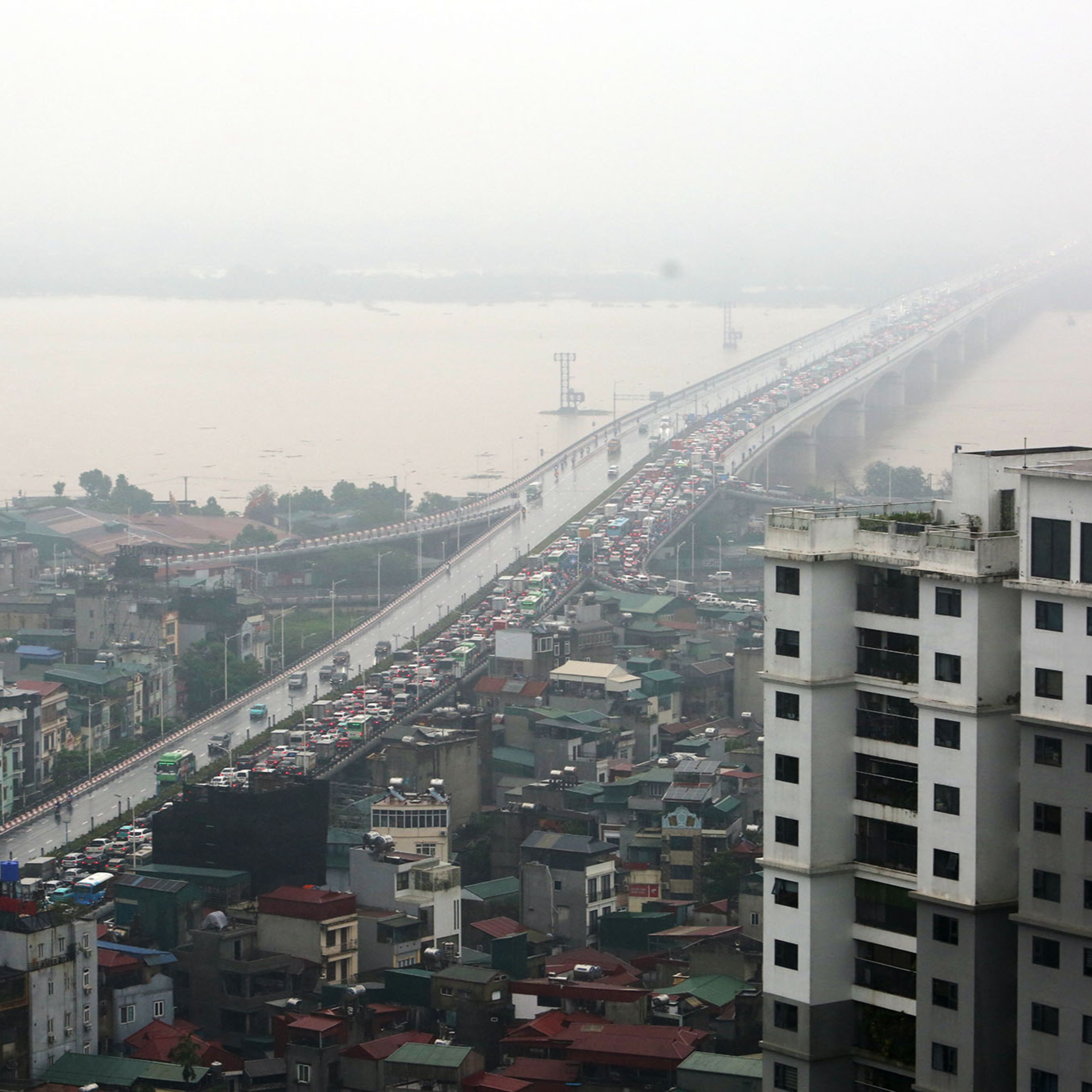 Chạy theo giờ cao điểm bằng “sức cơm”
