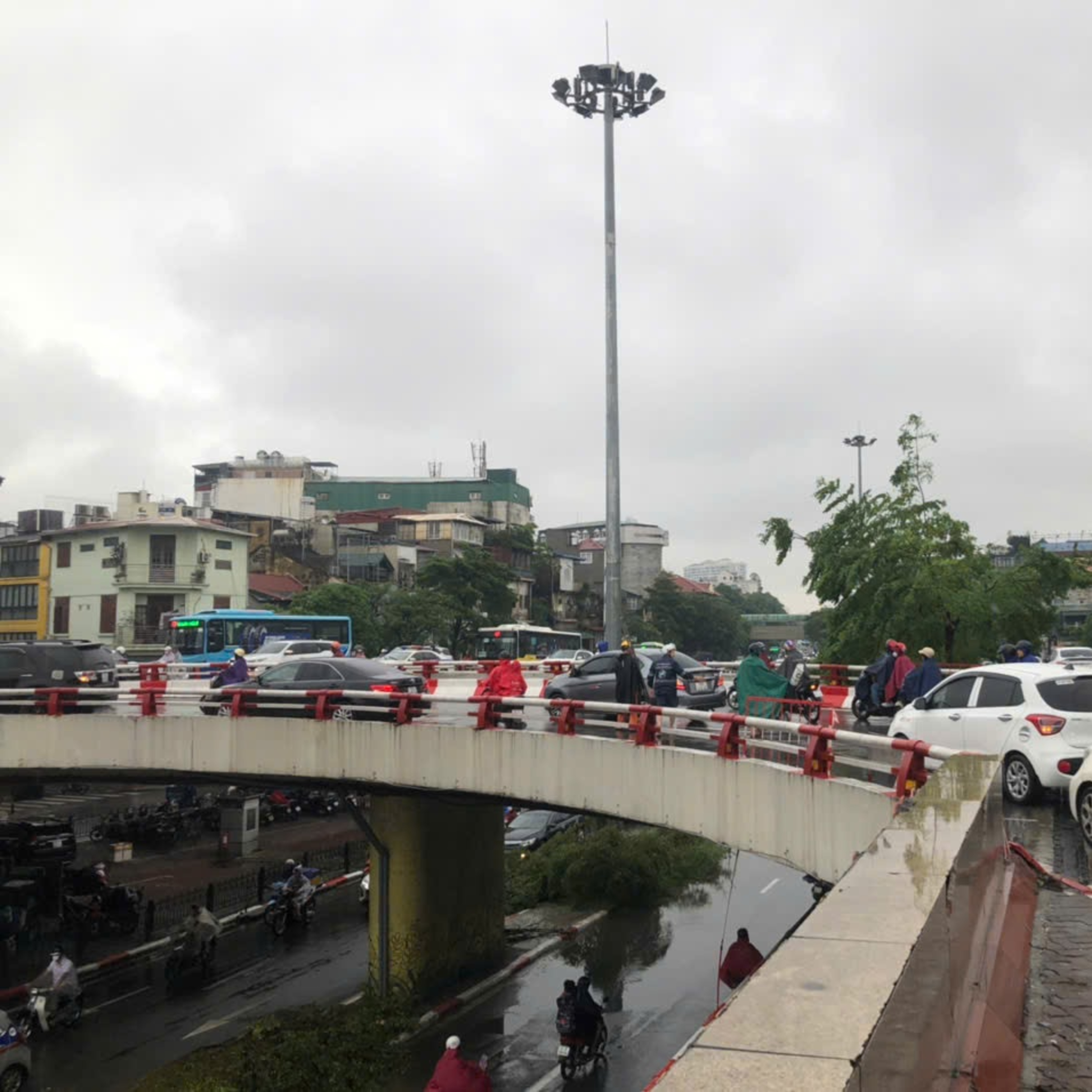 Trò chuyện trên phố: Sau đợt lũ lịch sử trên sông Hồng, người dân mong khẩn cấp đại tu cầu Chương Dương episode artwork