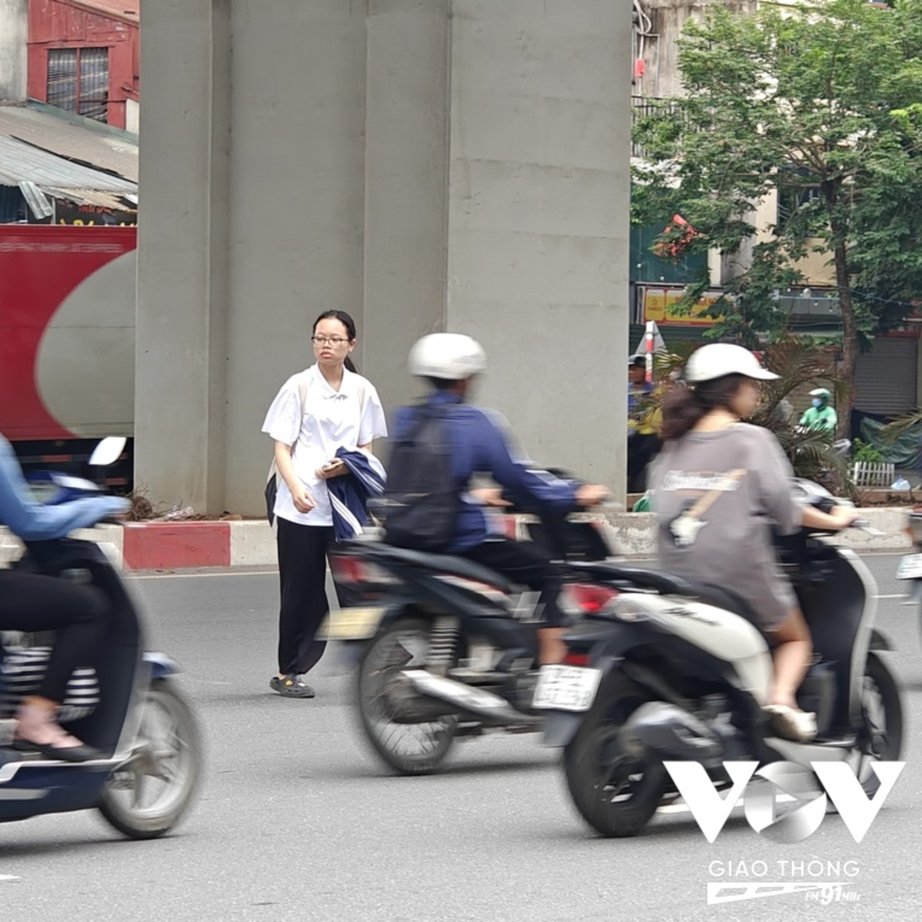 Hà Nội: Người đi bộ mong từng ngày có cầu vượt sang đường ở “điểm đen” vành đai 2 episode artwork