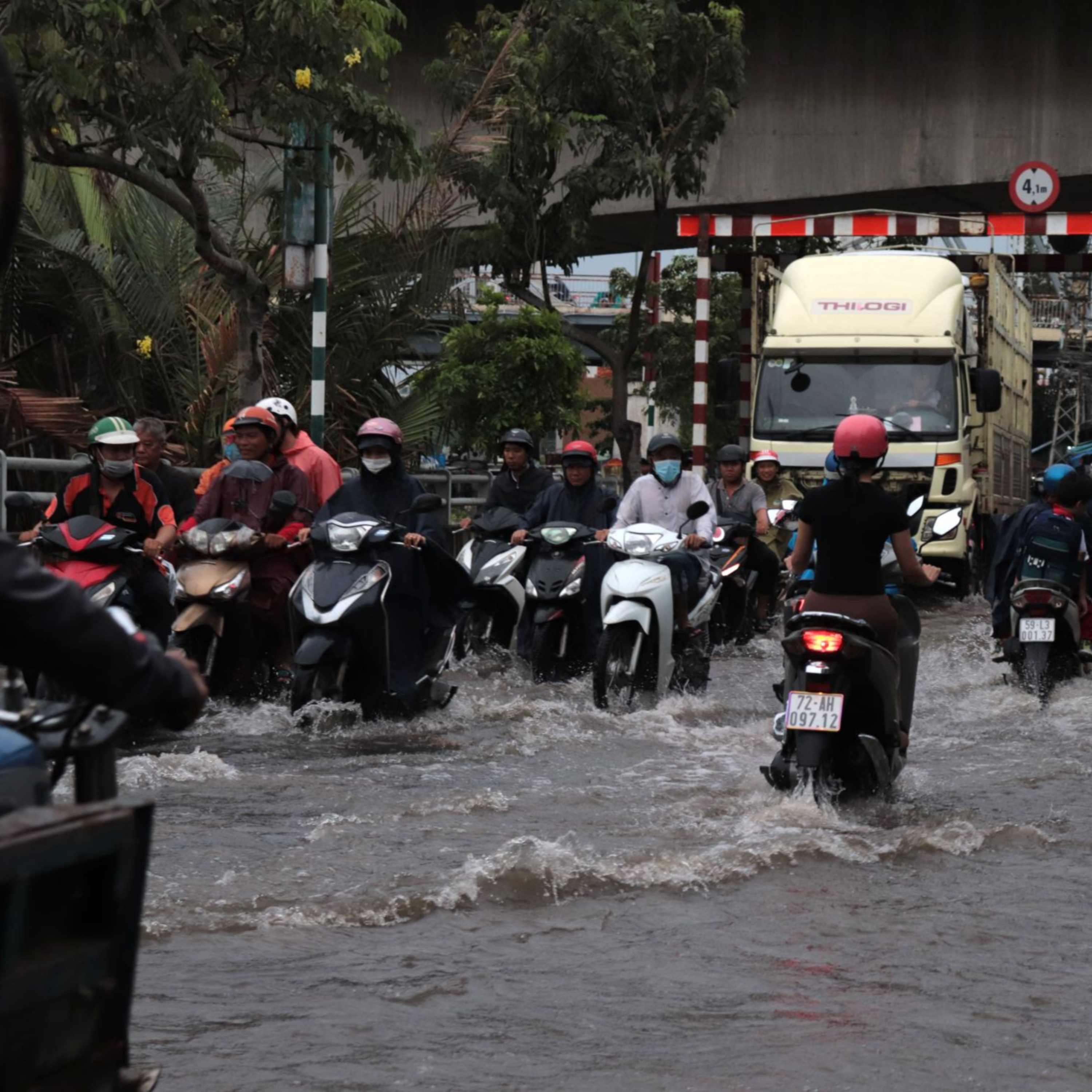 Người dân Sài Gòn cần hạn chế ra đường ngày triều cường dâng cao để tránh thiệt hại episode artwork