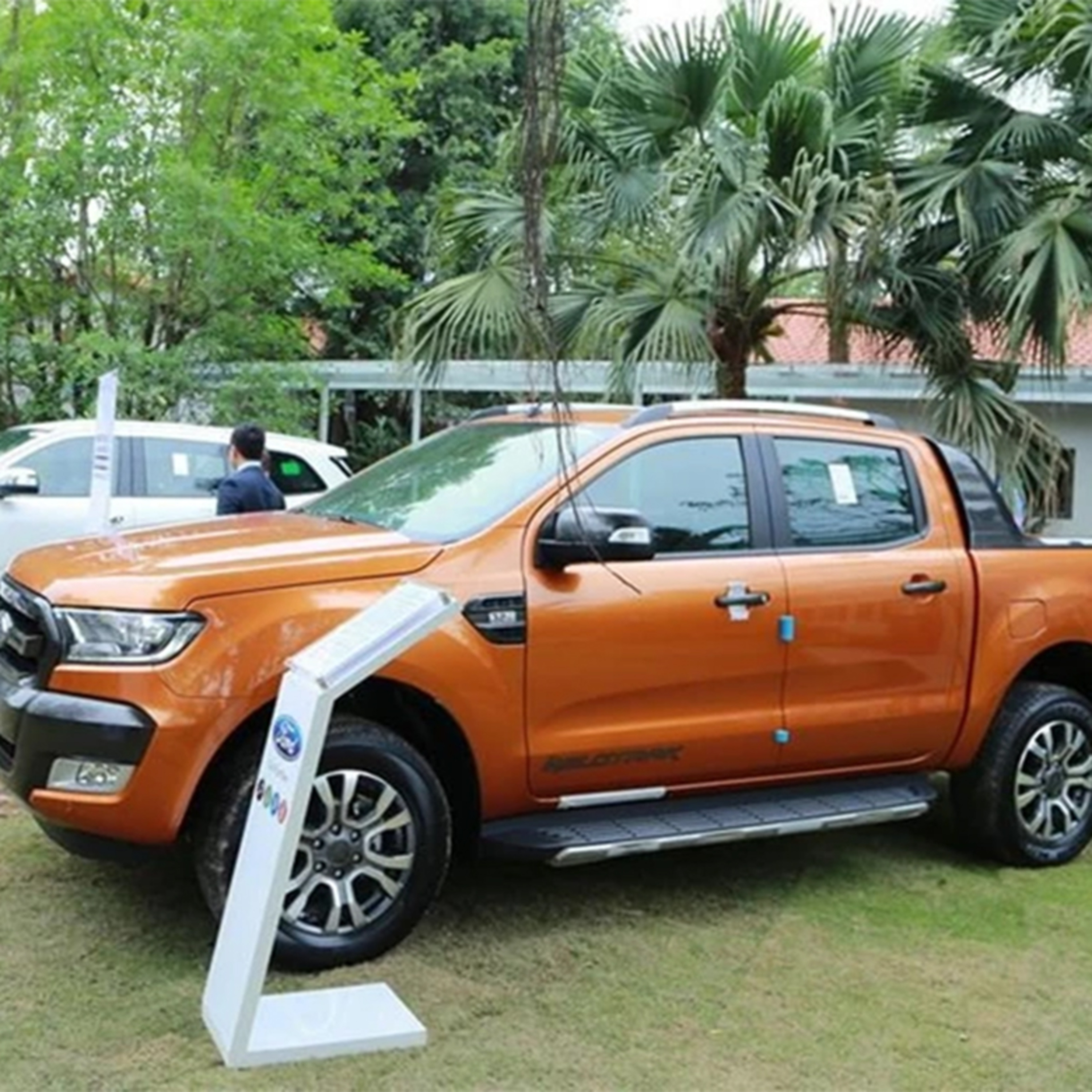 Đối thoại: Nên hay không điều chỉnh tăng thuế tiêu thụ đặc biệt đối với dòng xe bán tải?