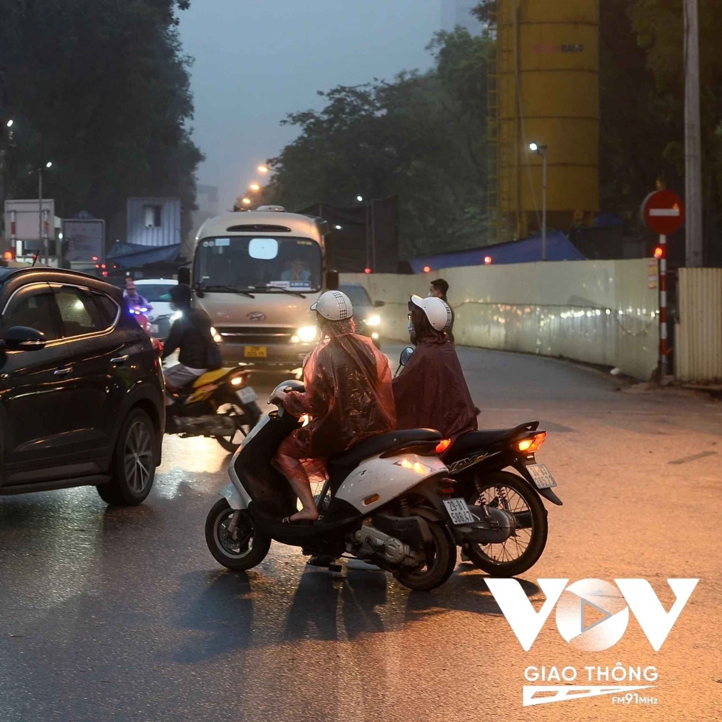 Trò chuyện trên phố: Xe máy vượt đèn đỏ sẽ bị phạt gấp 6 lần episode artwork