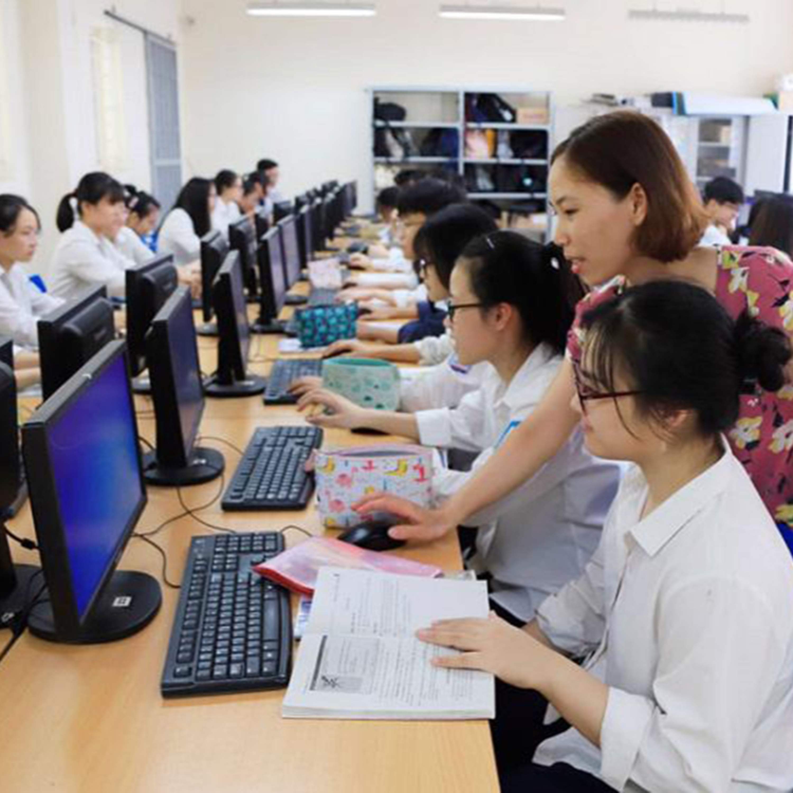 Đầu tư mạnh hơn vào giáo dục-Giải pháp then chốt để Việt Nam thành quốc gia có thu nhập trung bình cao episode artwork