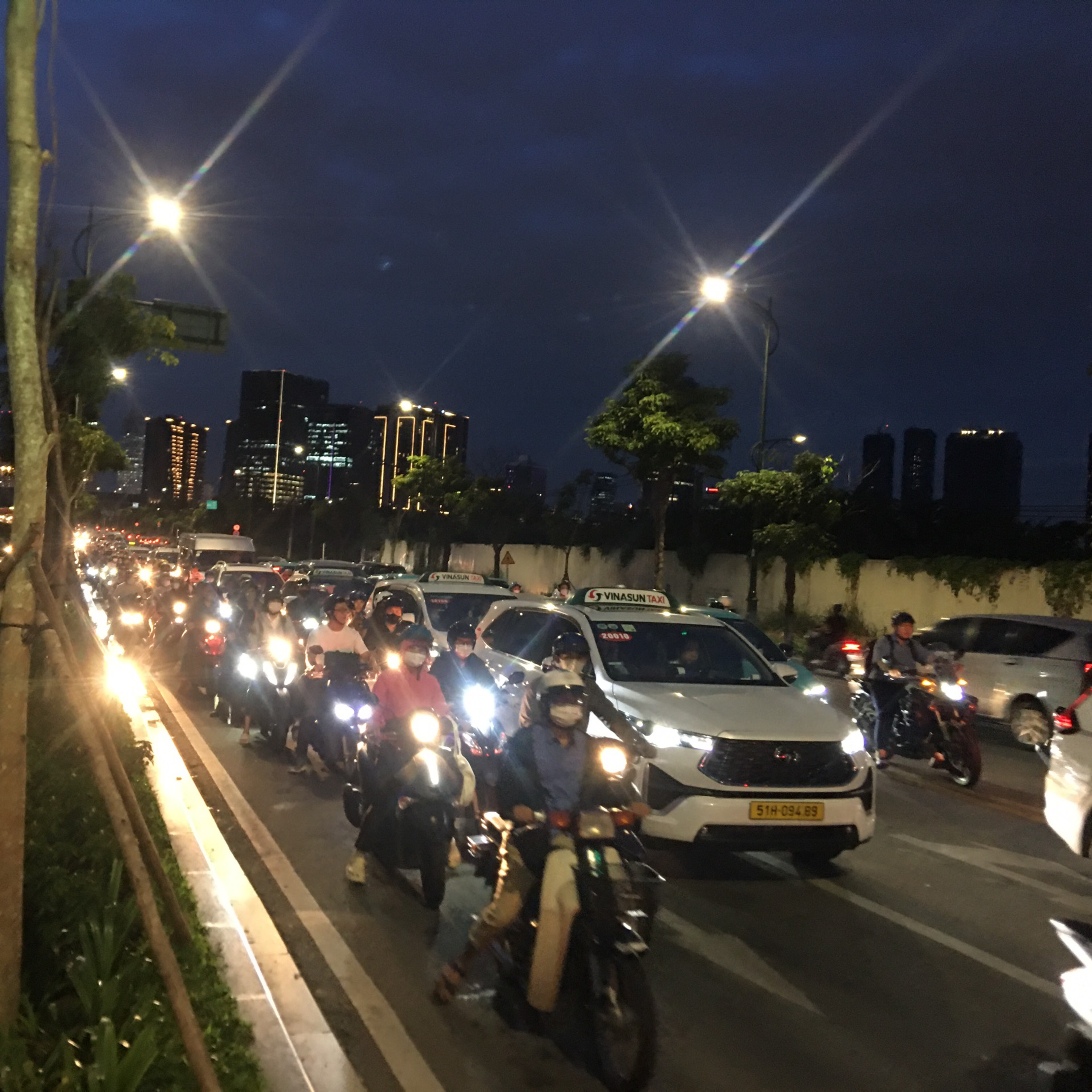 Thị thành ký: "Khóa” điểm kẹt xe triền miên ở TP. Thủ Đức