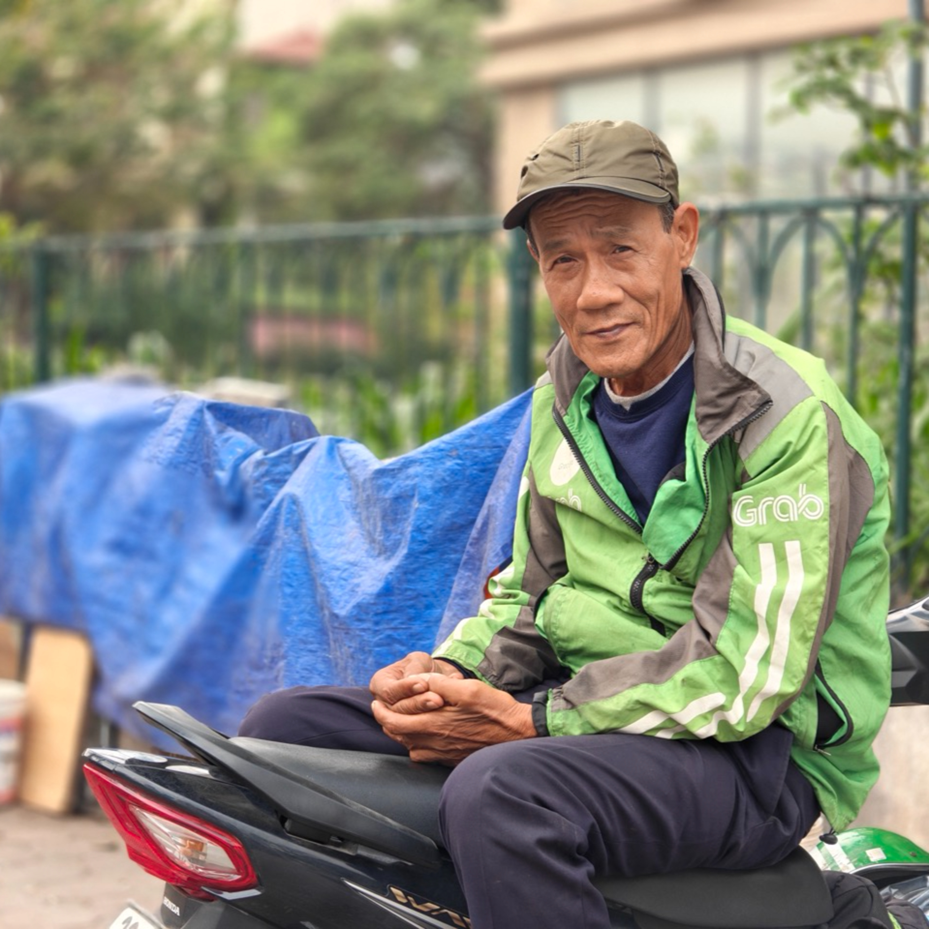 Thị thành ký: Phản ứng của tài xế xe ôm, shipper về “thẻ hành nghề” phải xin dấu của phường episode artwork