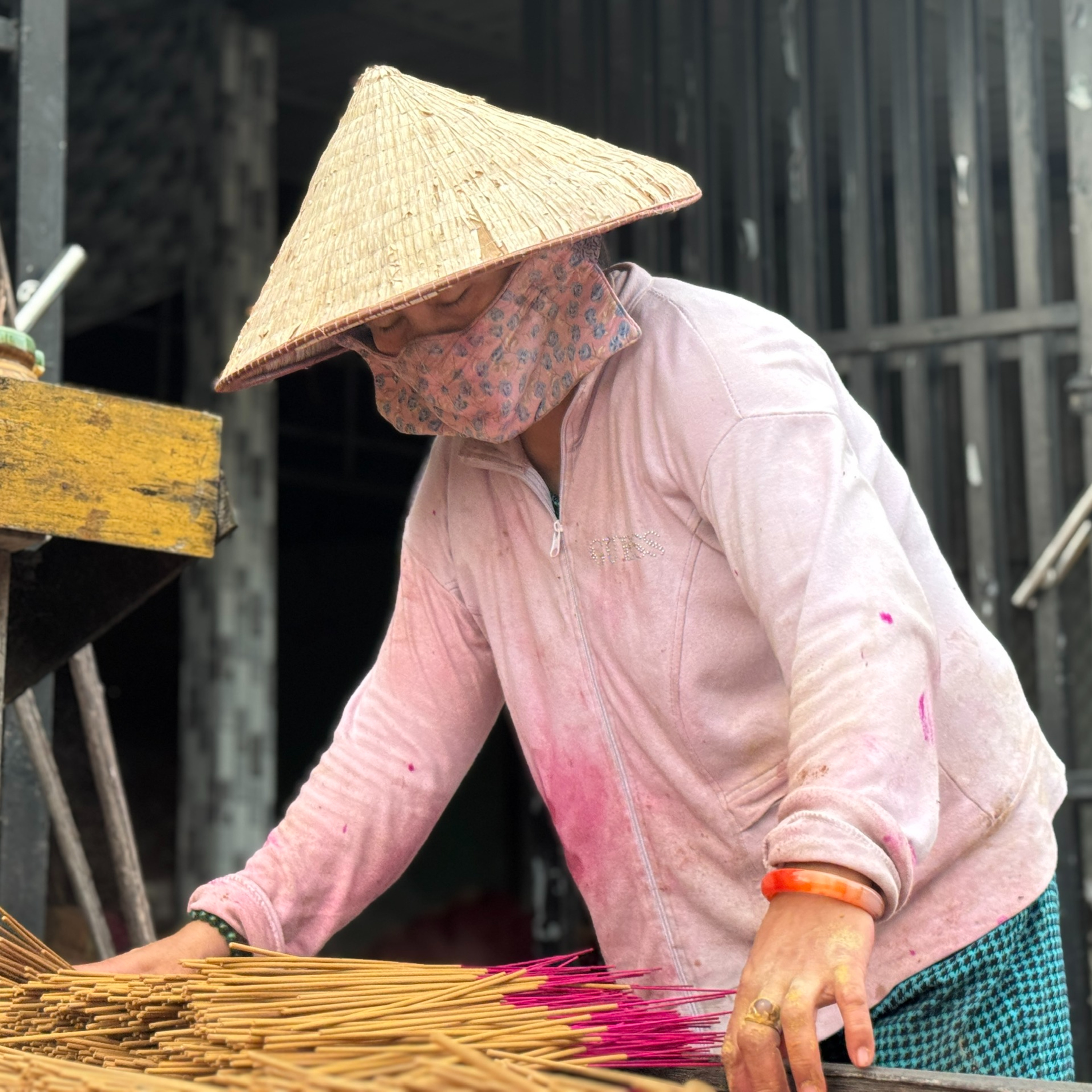 Thị thành ký: Làng nhang gần 100 tuổi ở TP.HCM thấp thỏm trước Tết episode artwork