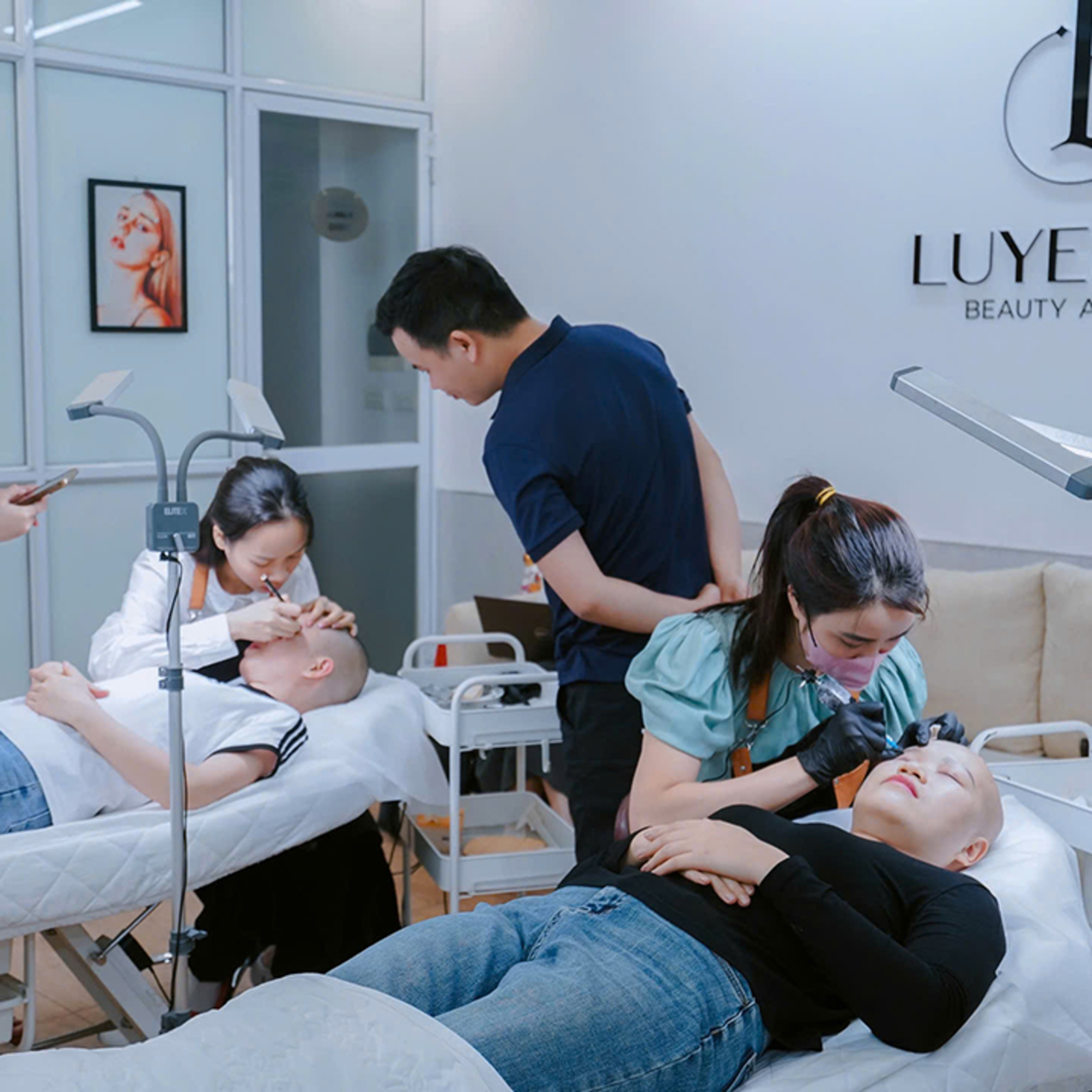 Thị thành ký: Những nét vẽ rạng ngời giúp nữ bệnh nhân K lạc quan vượt qua nghịch cảnh bệnh tật episode artwork