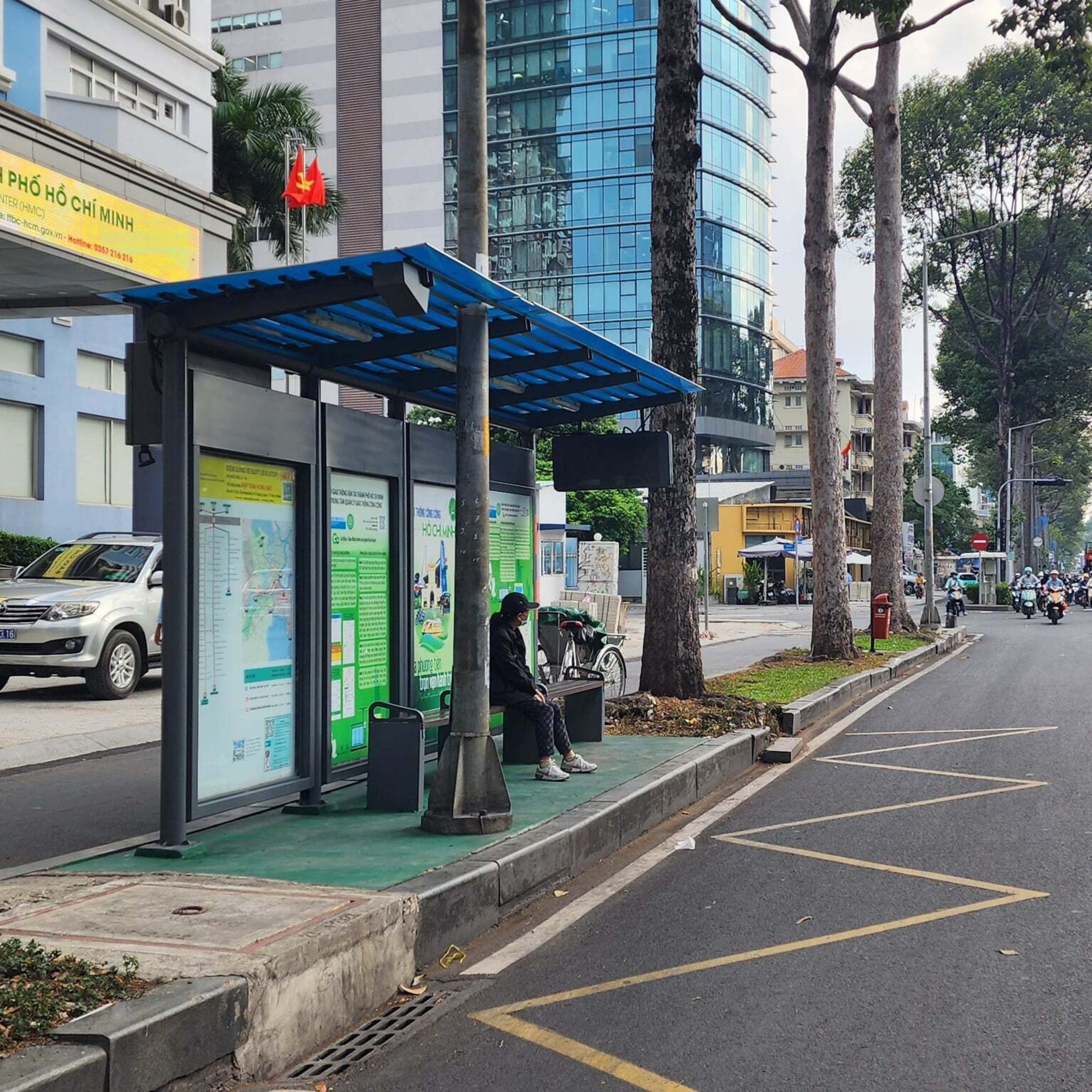 TP.HCM: Các nhà chờ xe buýt xuống cấp đang trong quá trình khắc phục, sửa chữa