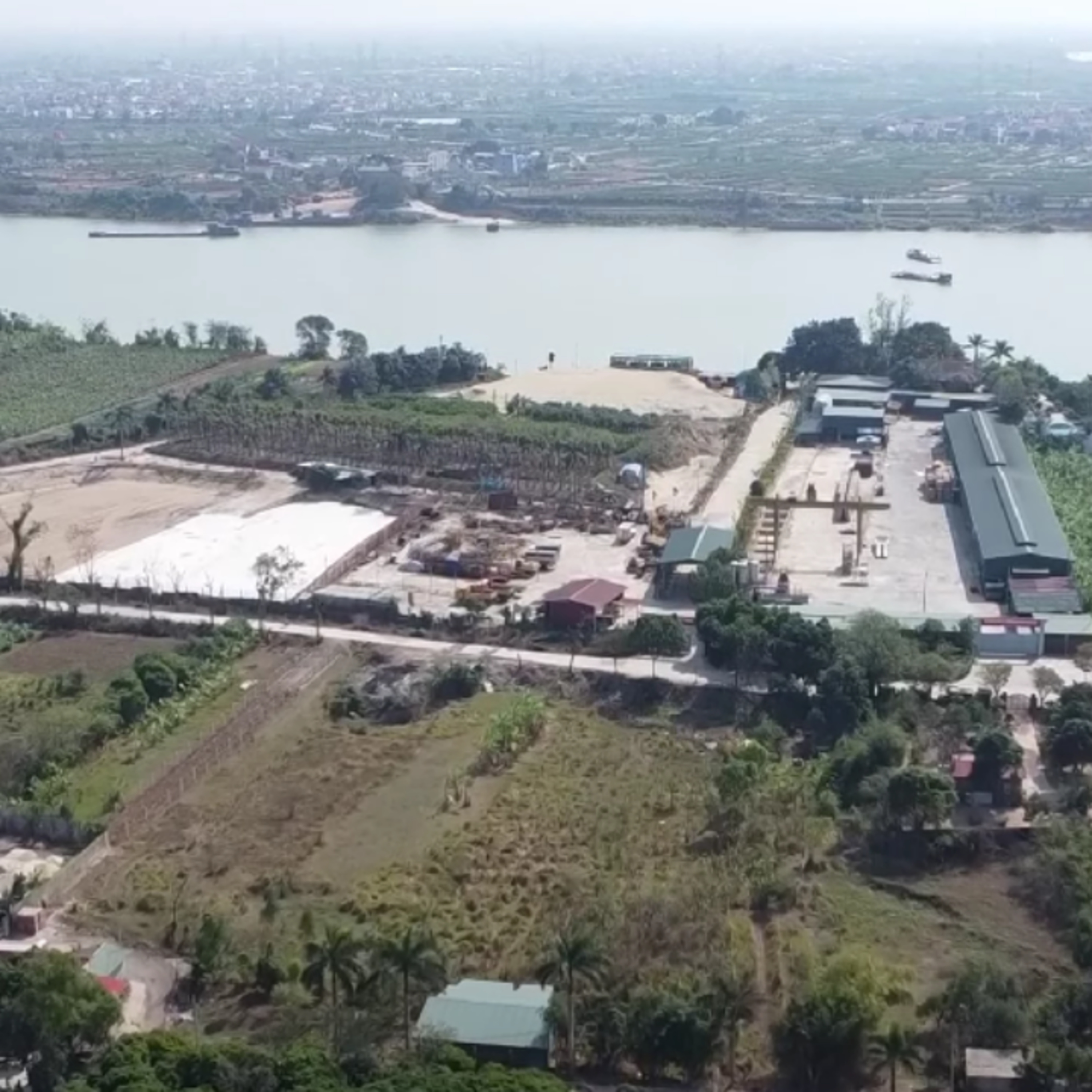 Thị thành ký: Vụ thâu tóm đất ở Thanh Trì: Doanh nghiệp nói “đã chuyển nhượng”, nhân viên thừa nhận “chỉ thuê đất của dân”!?