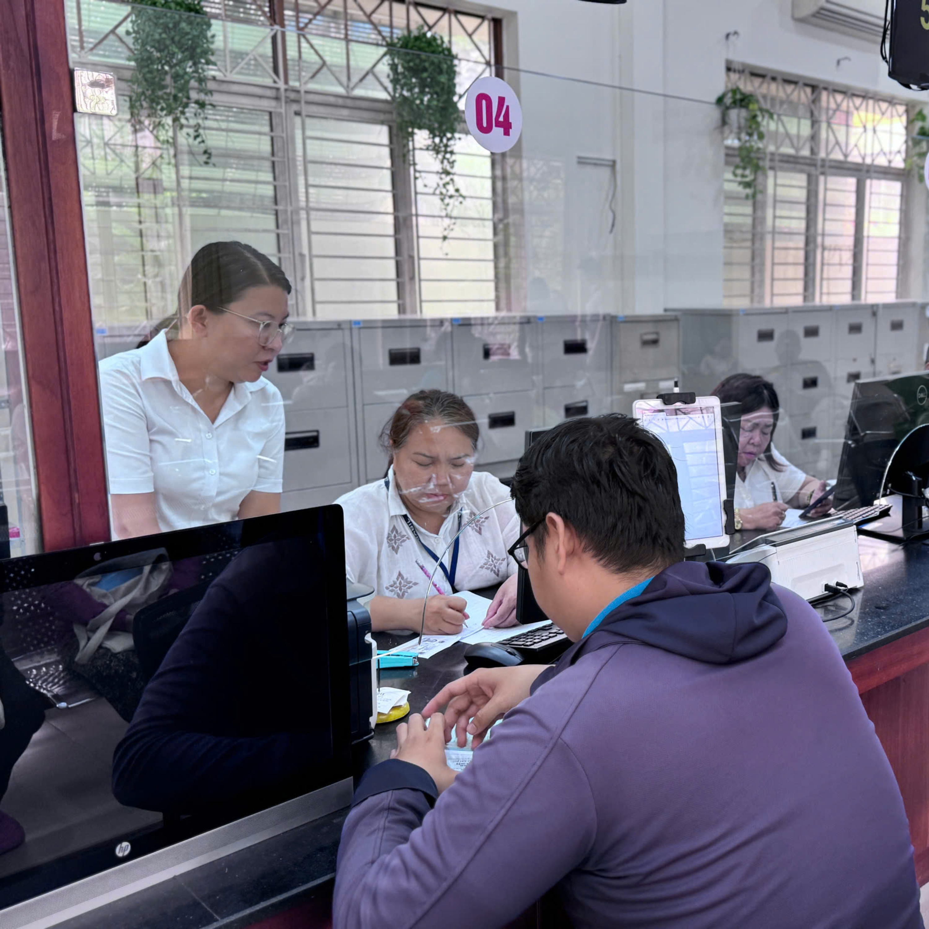 Đối thoại: "Mục tiêu là giảm phiền hà cho người dân"