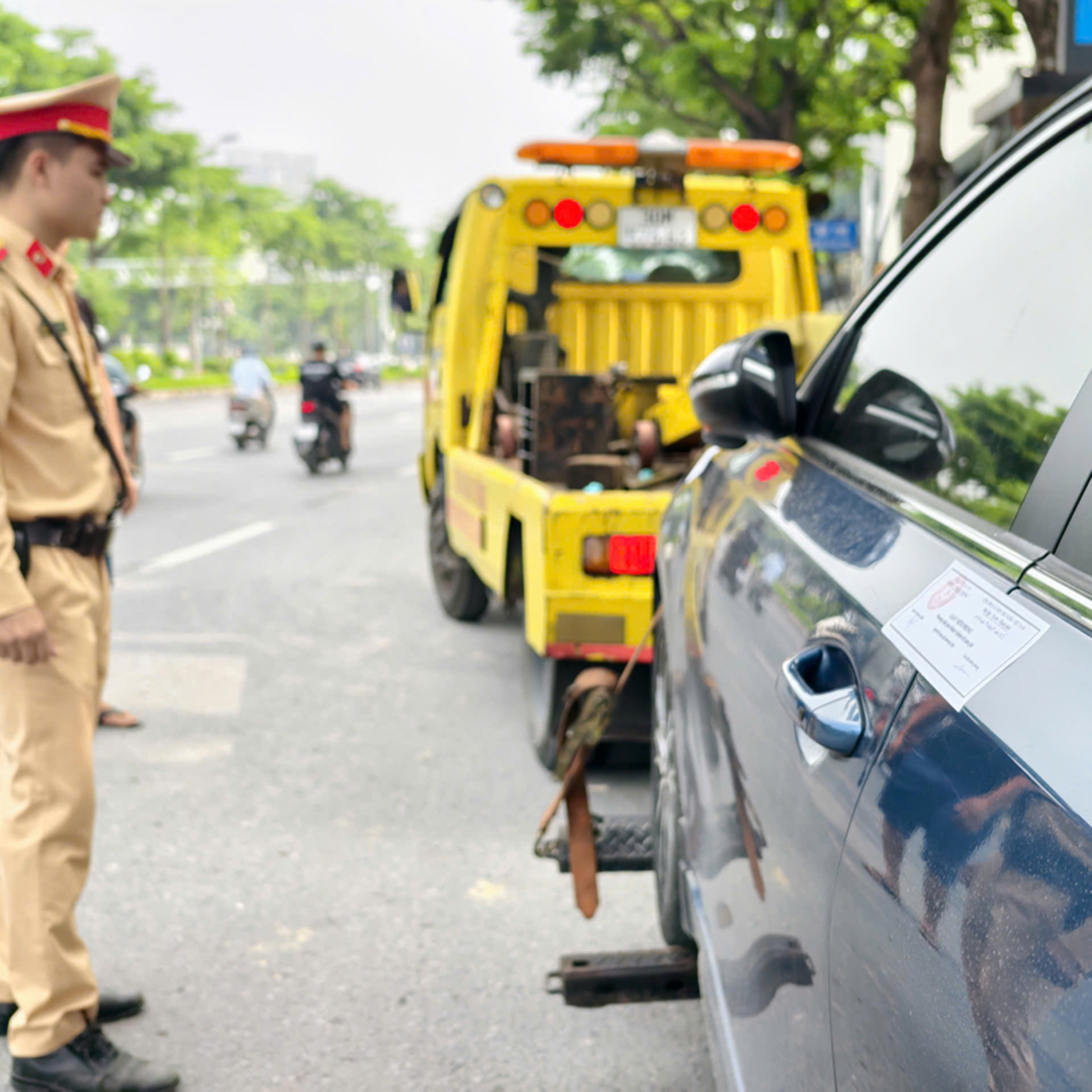Thị thành ký: Đường Võ Chí Công sau phân làn: Lòng đường bị lấn chiếm, phương tiện gặp khó khi qua các nút giao episode artwork