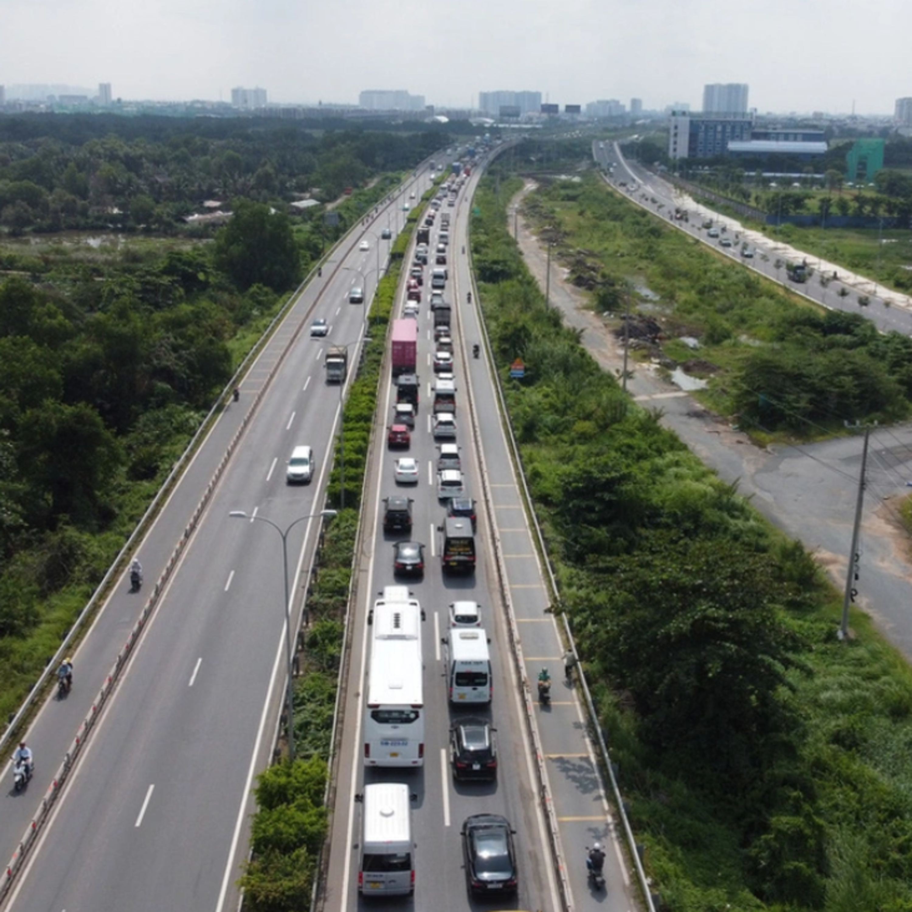Đối thoại: Sắp lắp rào chắn thi công mở rộng cao tốc TPHCM – Long Thành - lái xe cần lưu ý gì?
