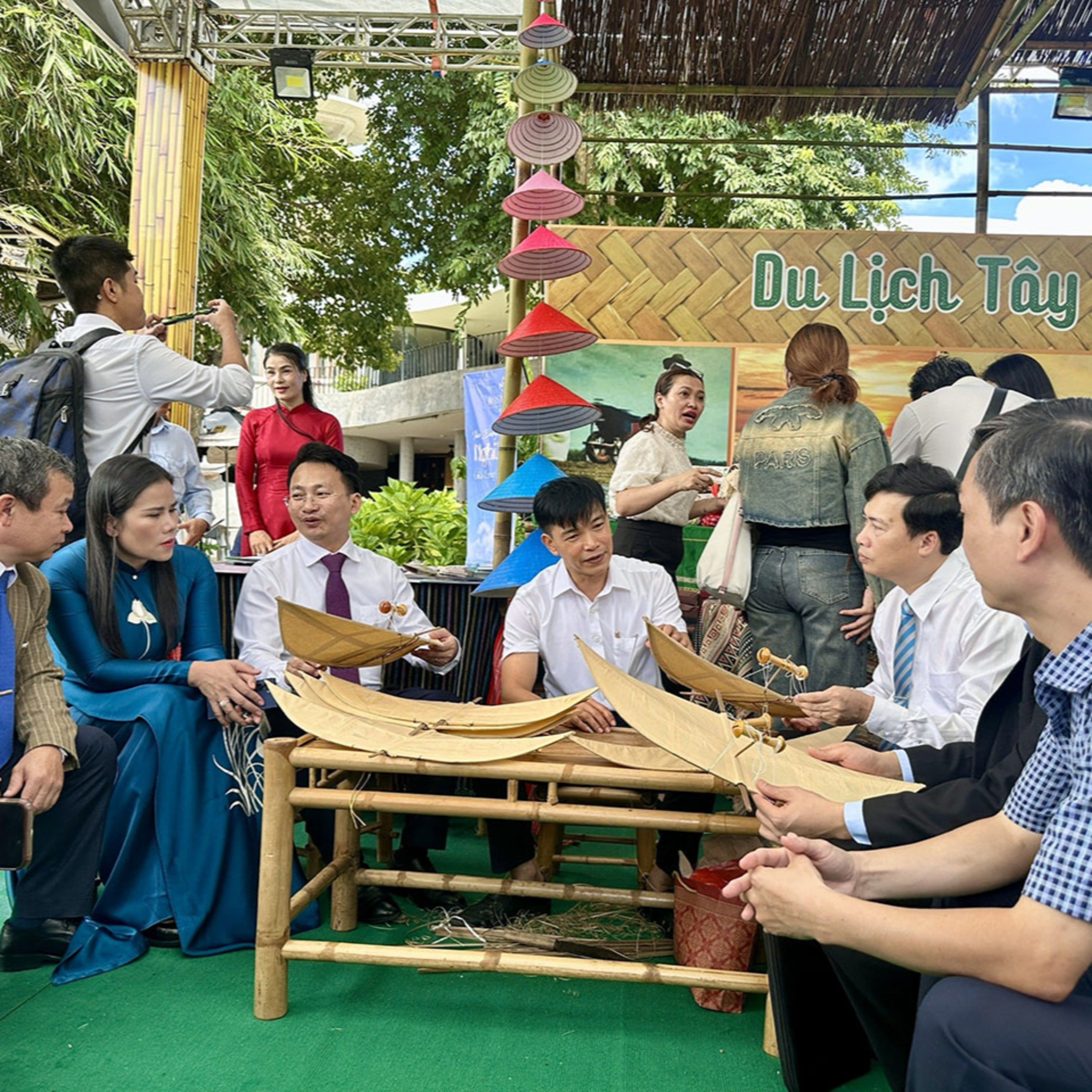 Đối thoại: Hà Nội sẵn sàng làm đầu mối kết nối du lịch với Tây Nguyên và Duyên hải miền Trung