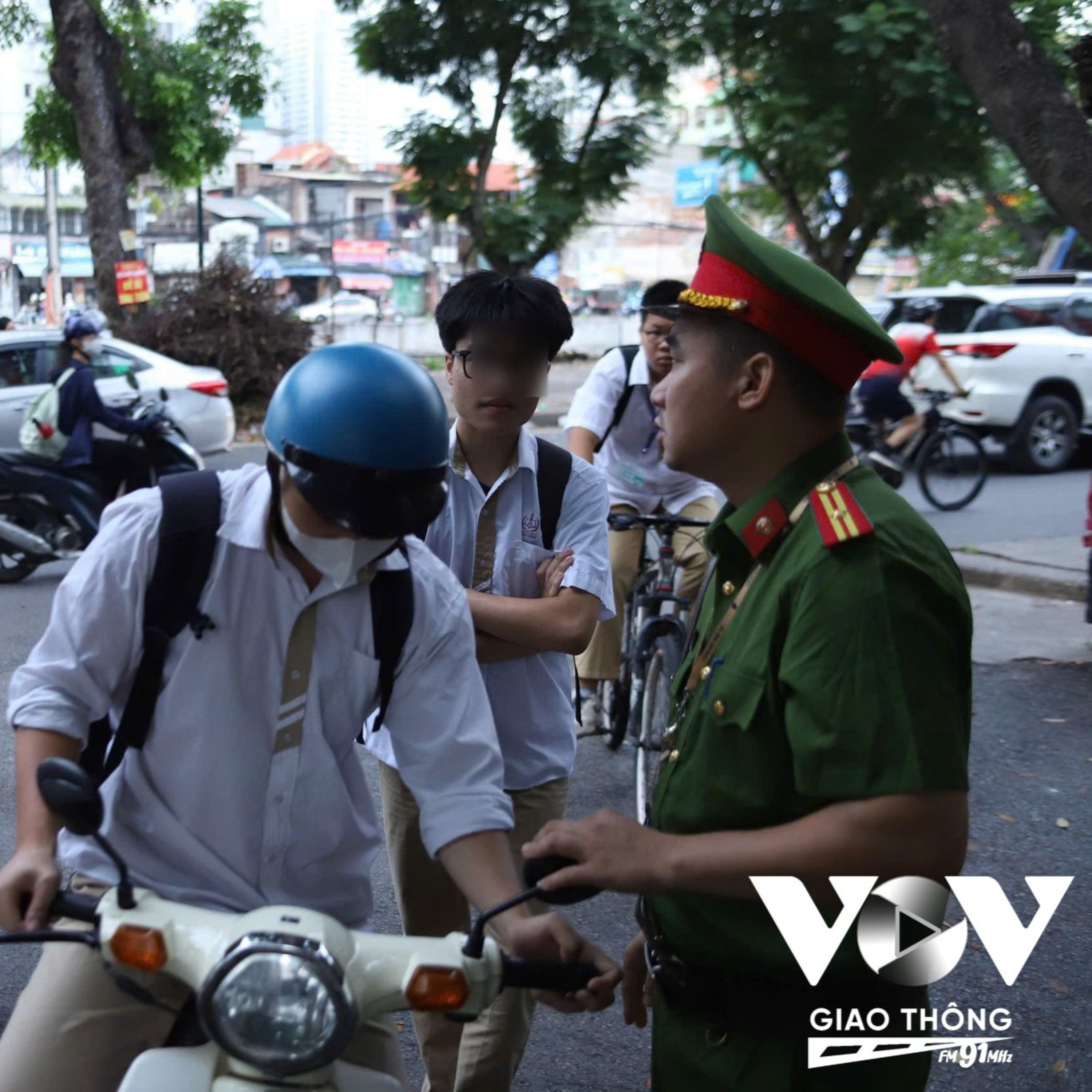 Sau hơn 3.700 vi phạm giao thông bị xử lý – vẫn còn những học sinh "chưa thuộc bài" episode artwork