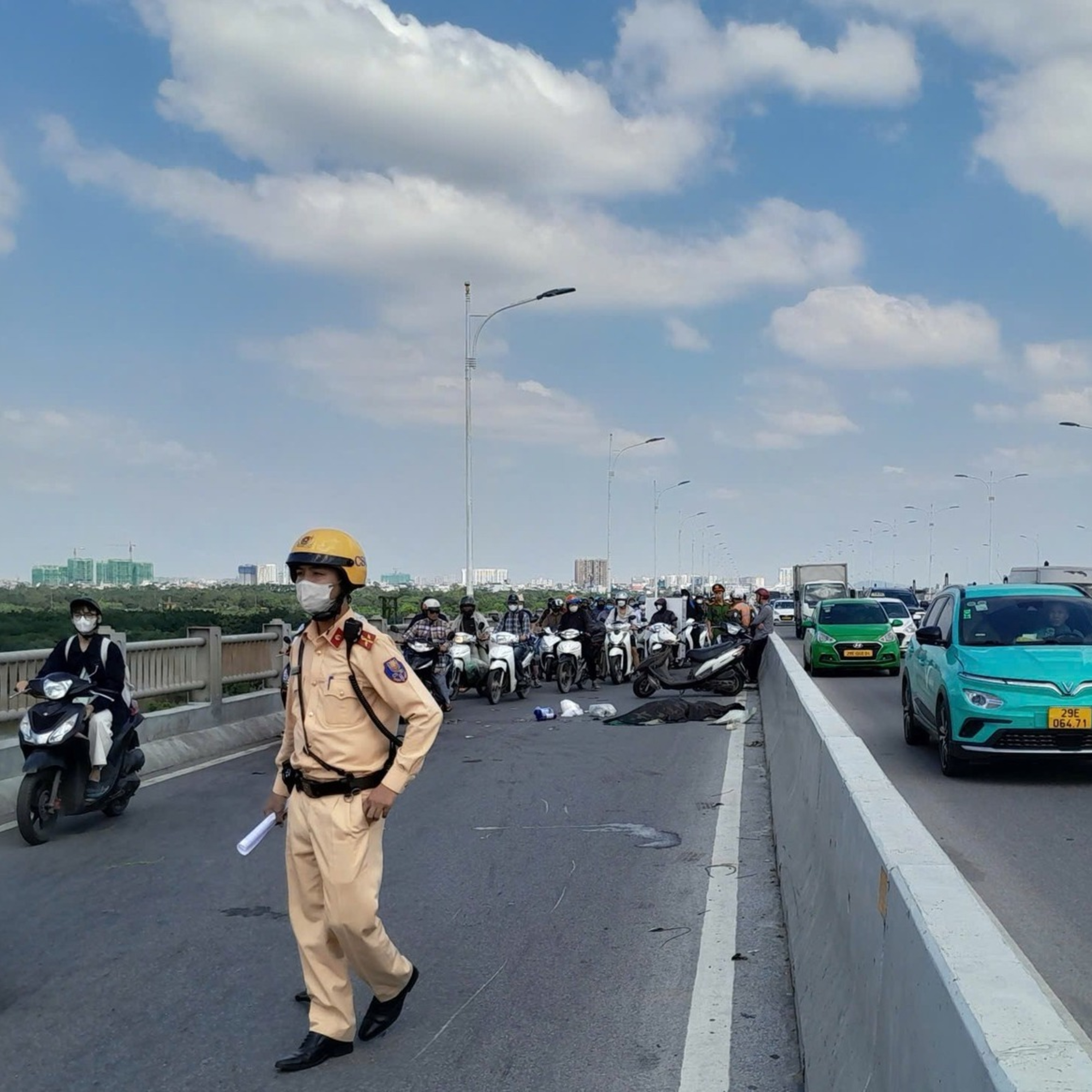 Tăng cường đảm bảo ATGT trên các cây cầu và QL huyết mạch phía Đông Hà Nội Tăng cường đảm bảo ATGT trên các cây cầu và QL huyết mạch phía Đông Hà Nội