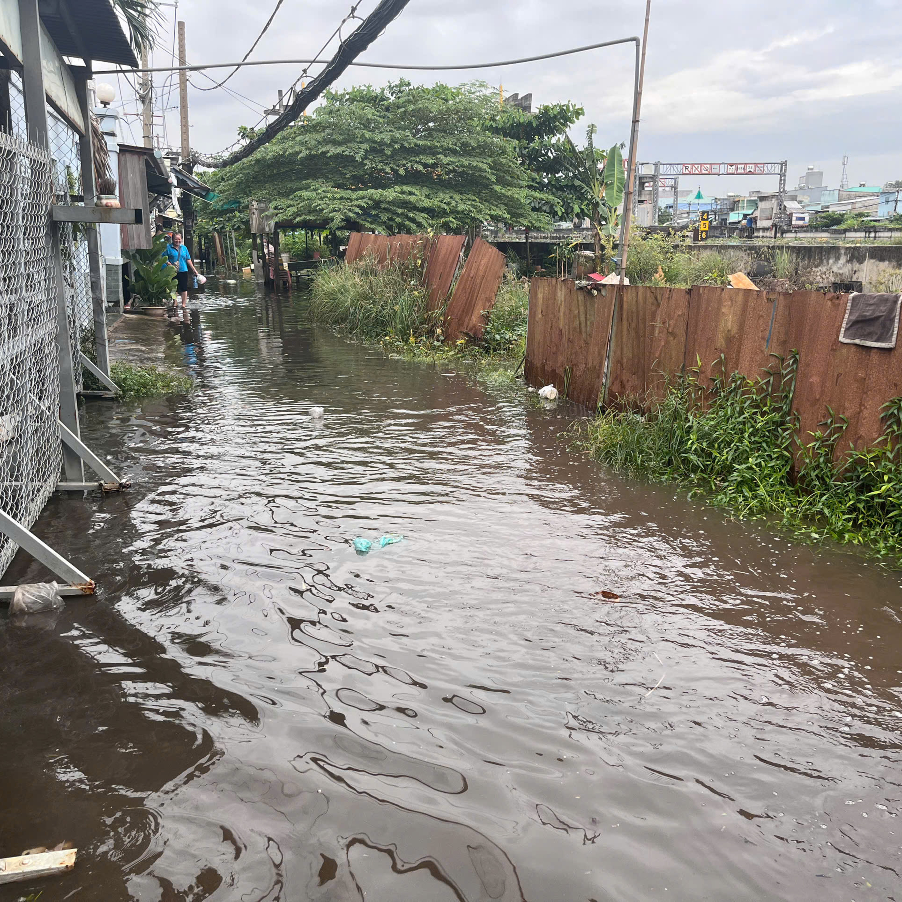 Thị thành ký: Người dân sống chật vật dưới chân công trình chống ngập nghìn tỷ vì triều cường Thị thành ký: Người dân sống chật vật dưới chân công trình chống ngập nghìn tỷ vì triều cường