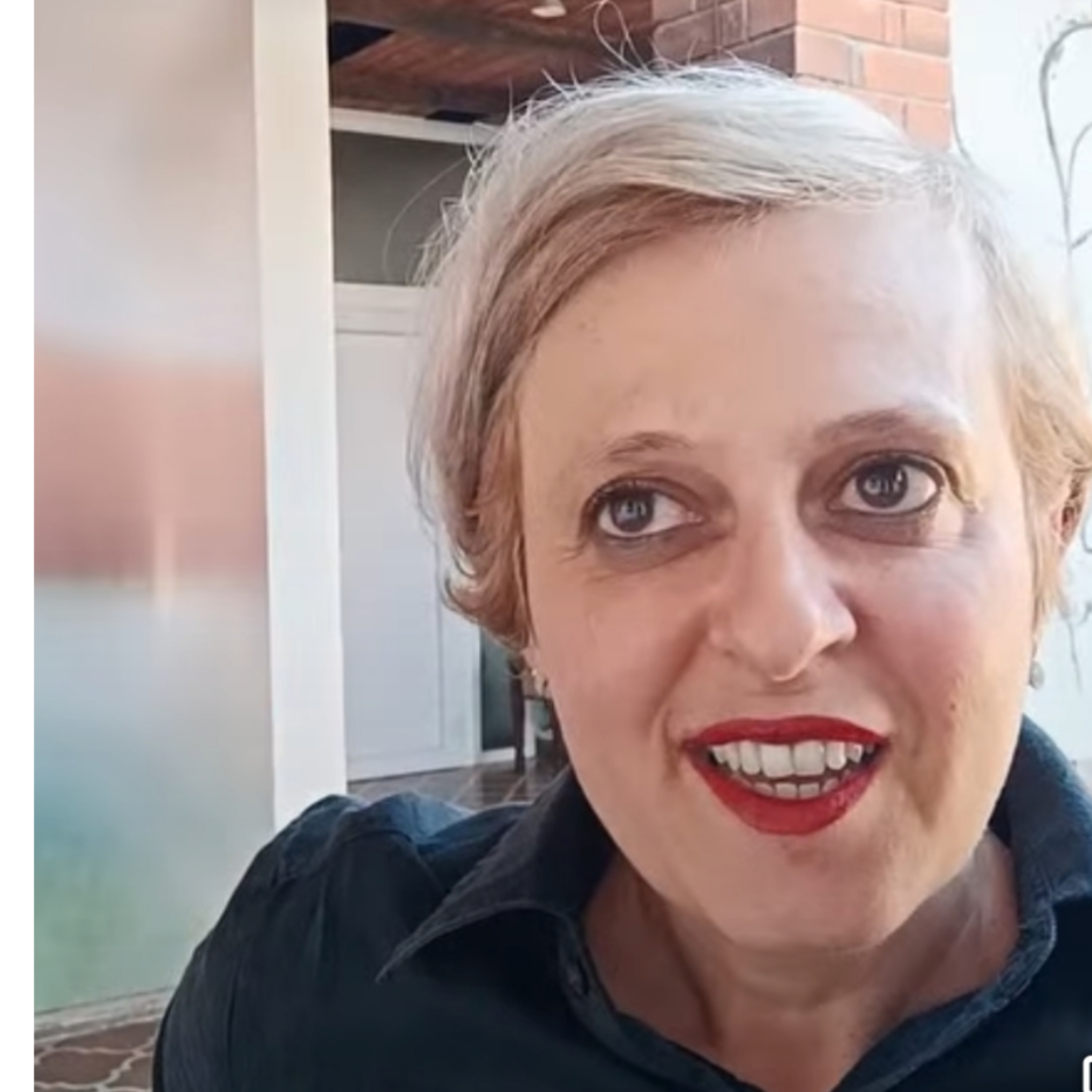 Florinda toma vida del entorno y expresa sus ideas con arte episode artwork