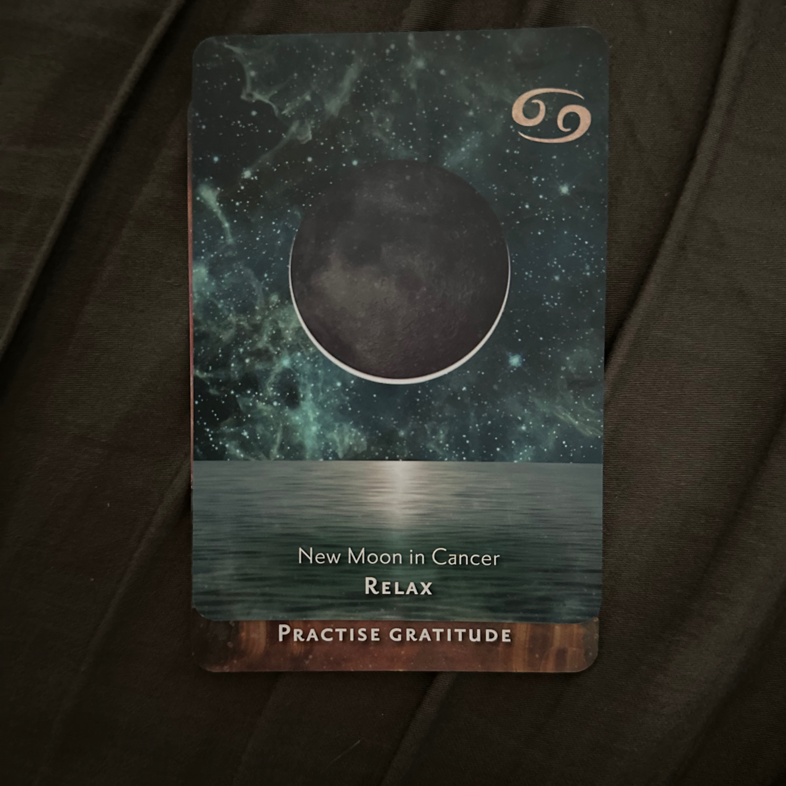 Daily card reading ~ New Moon in Cancer