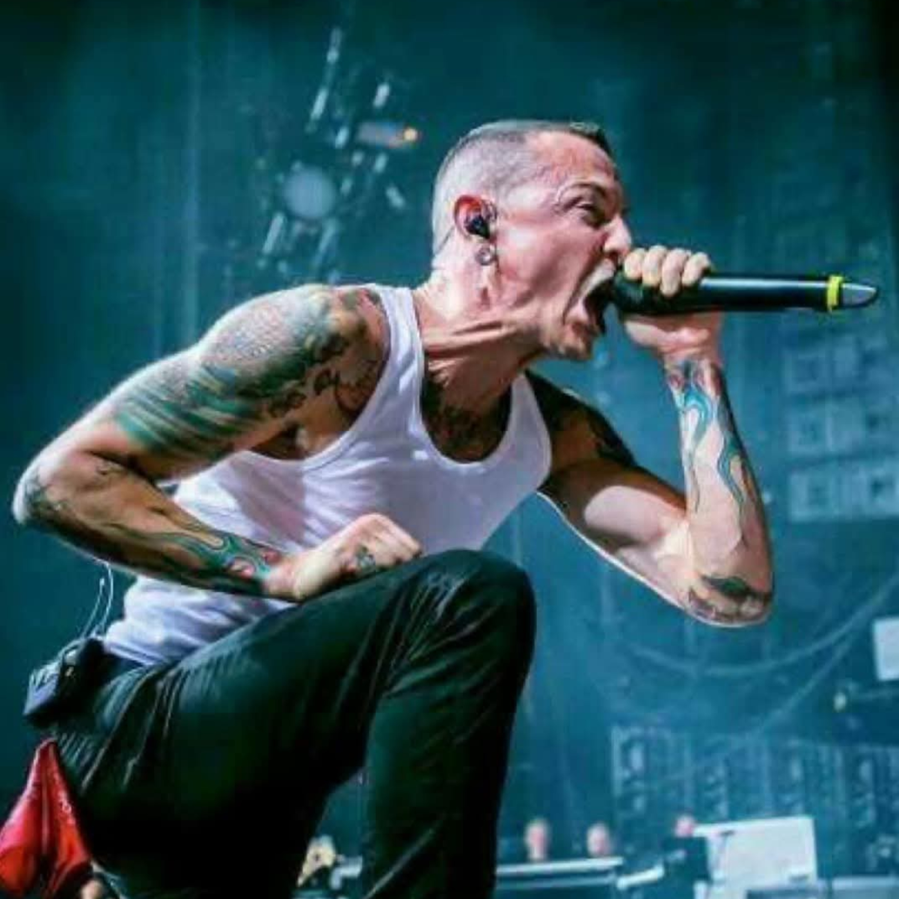 Flow Retro - Chester Bennington era algo más que el electrizante líder de Linkin Park episode artwork