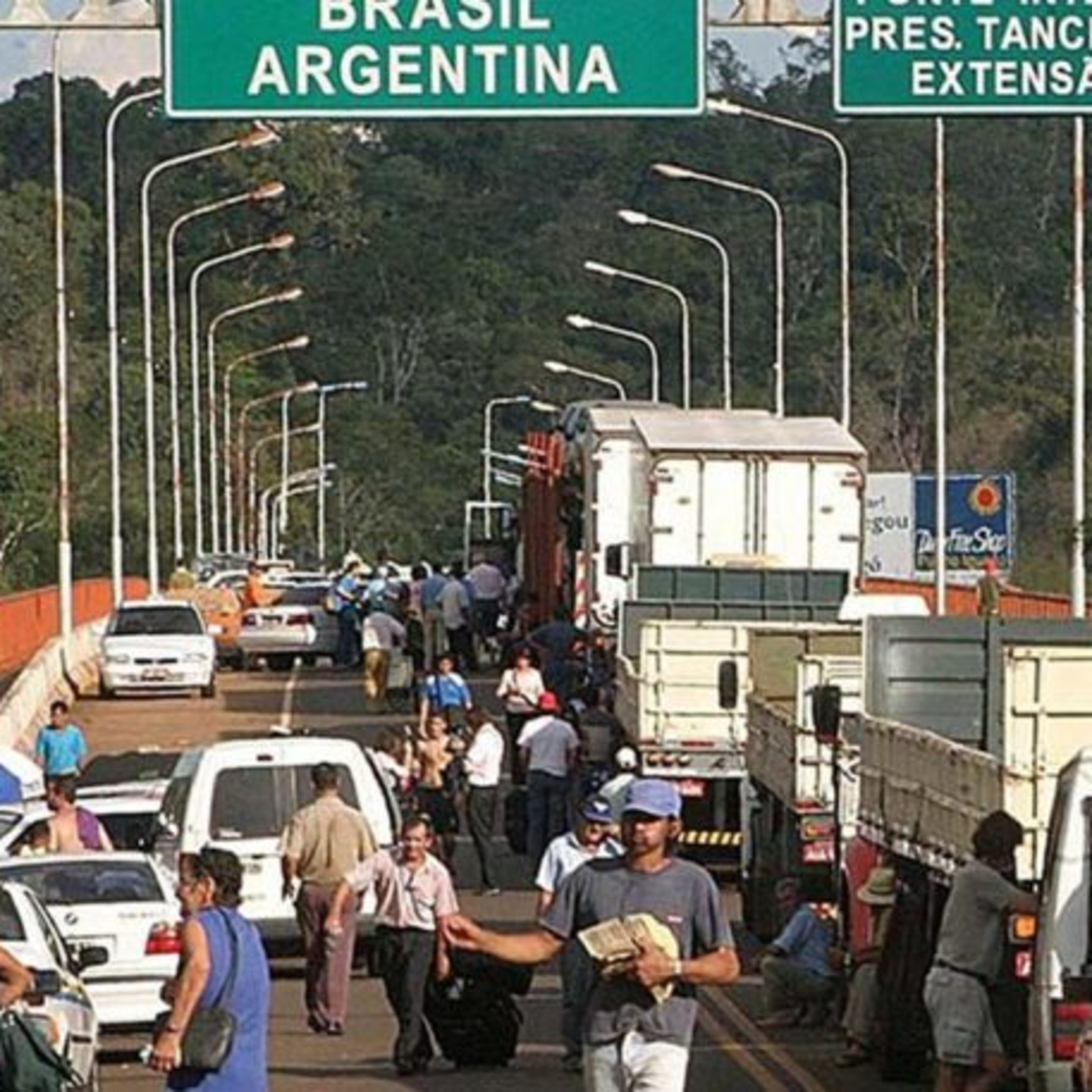 Fronteras al tope, con demoras en Iguazú y medidas especiales en Irigoyen y Rosales episode artwork