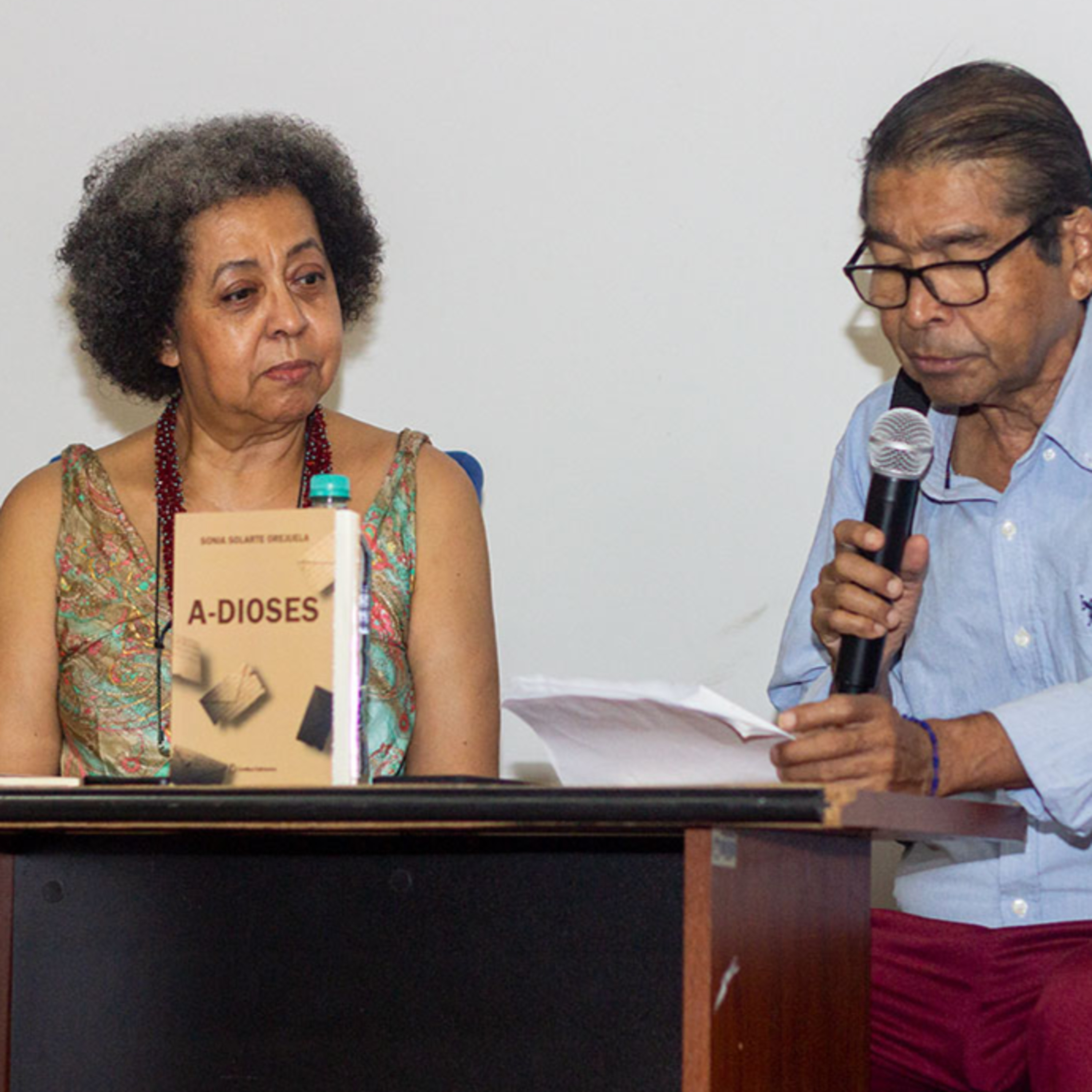 Sonia Solarte Orejuela con su libro A-DIOSES en gira por Colombia episode artwork