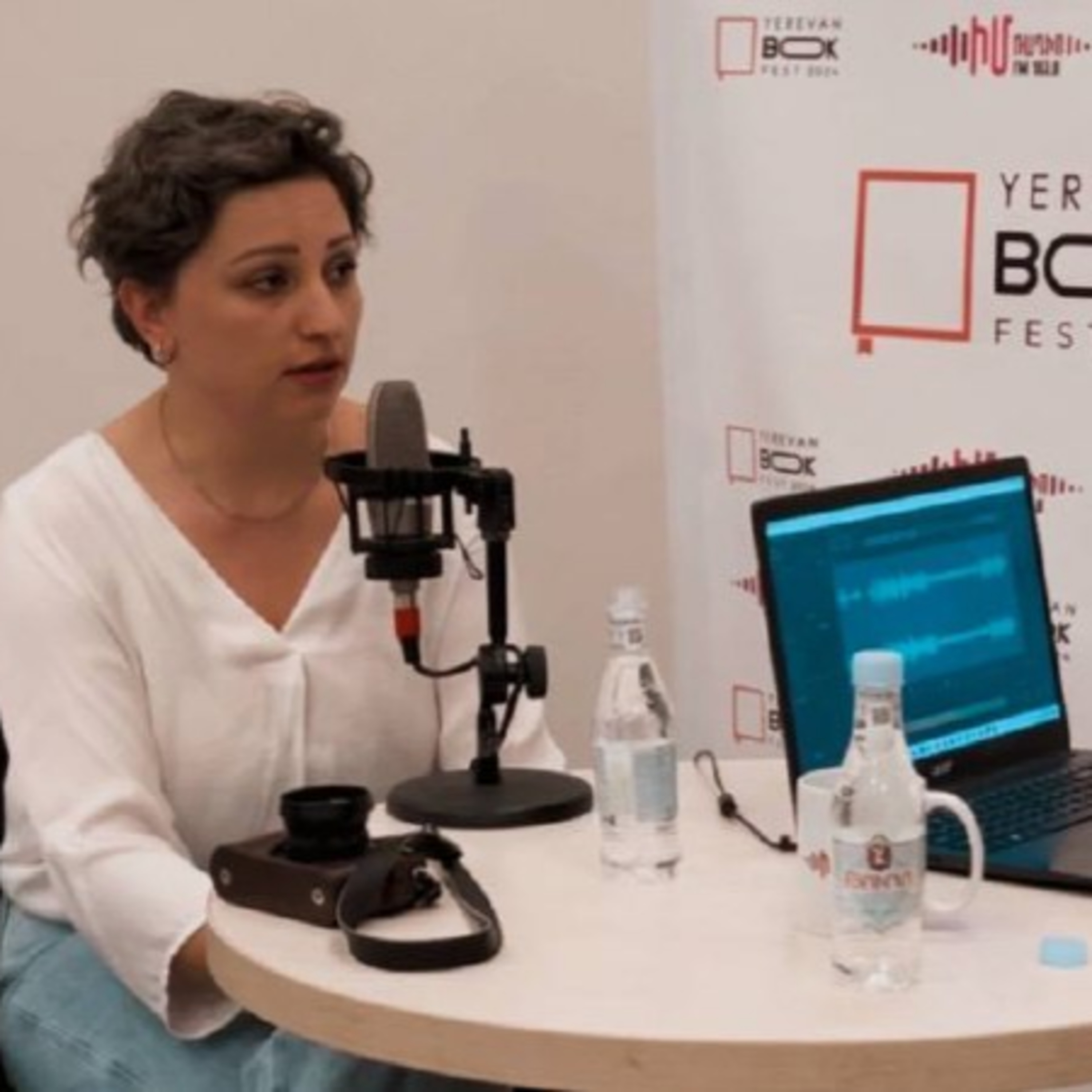 Գրքի փառատոն | «Լուսանկարի մեջ էլ կա պոեզիա». Հարցազրույց Անի Տոնոյանի հետ episode artwork