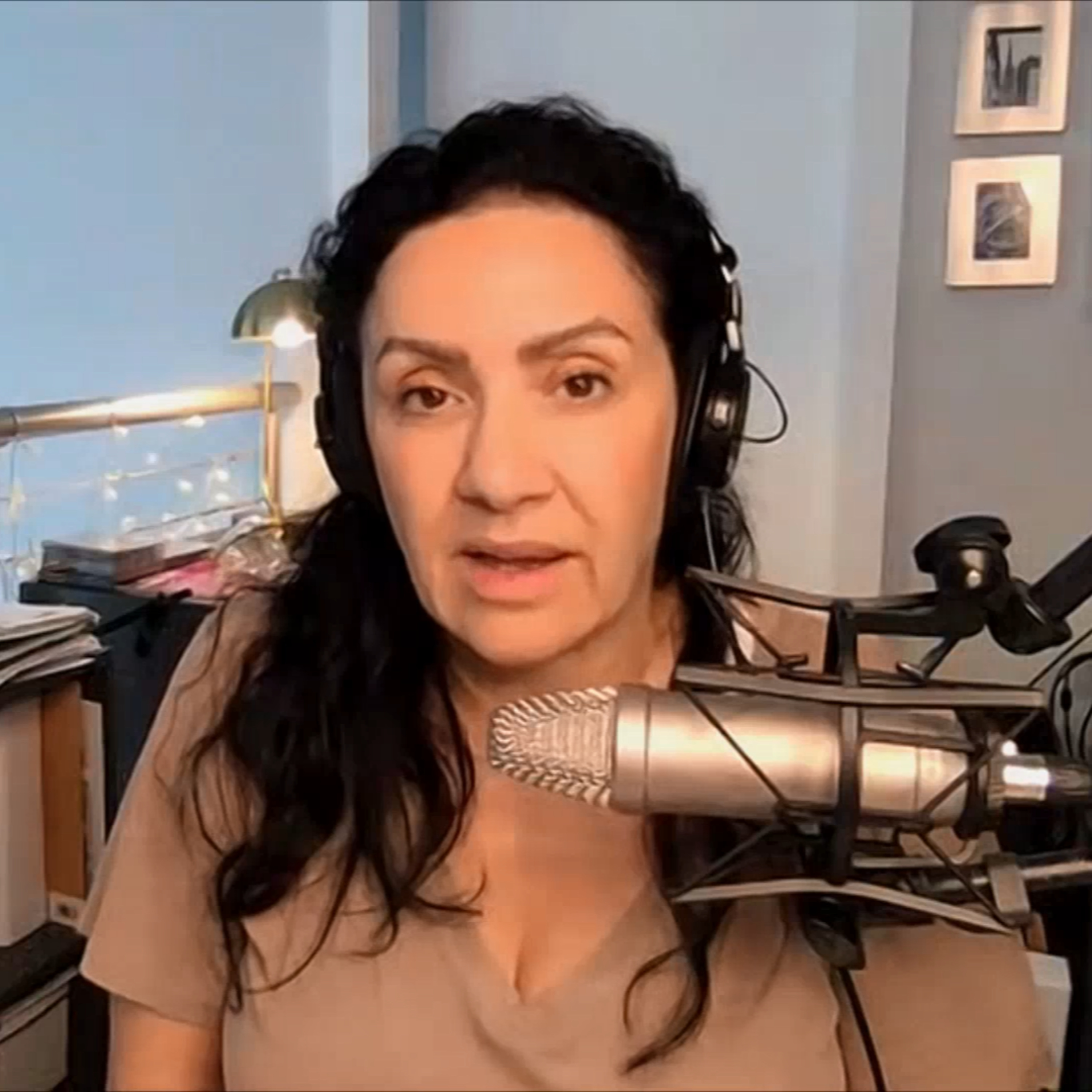 Entrevista con la cantante Roxana Amed episode artwork