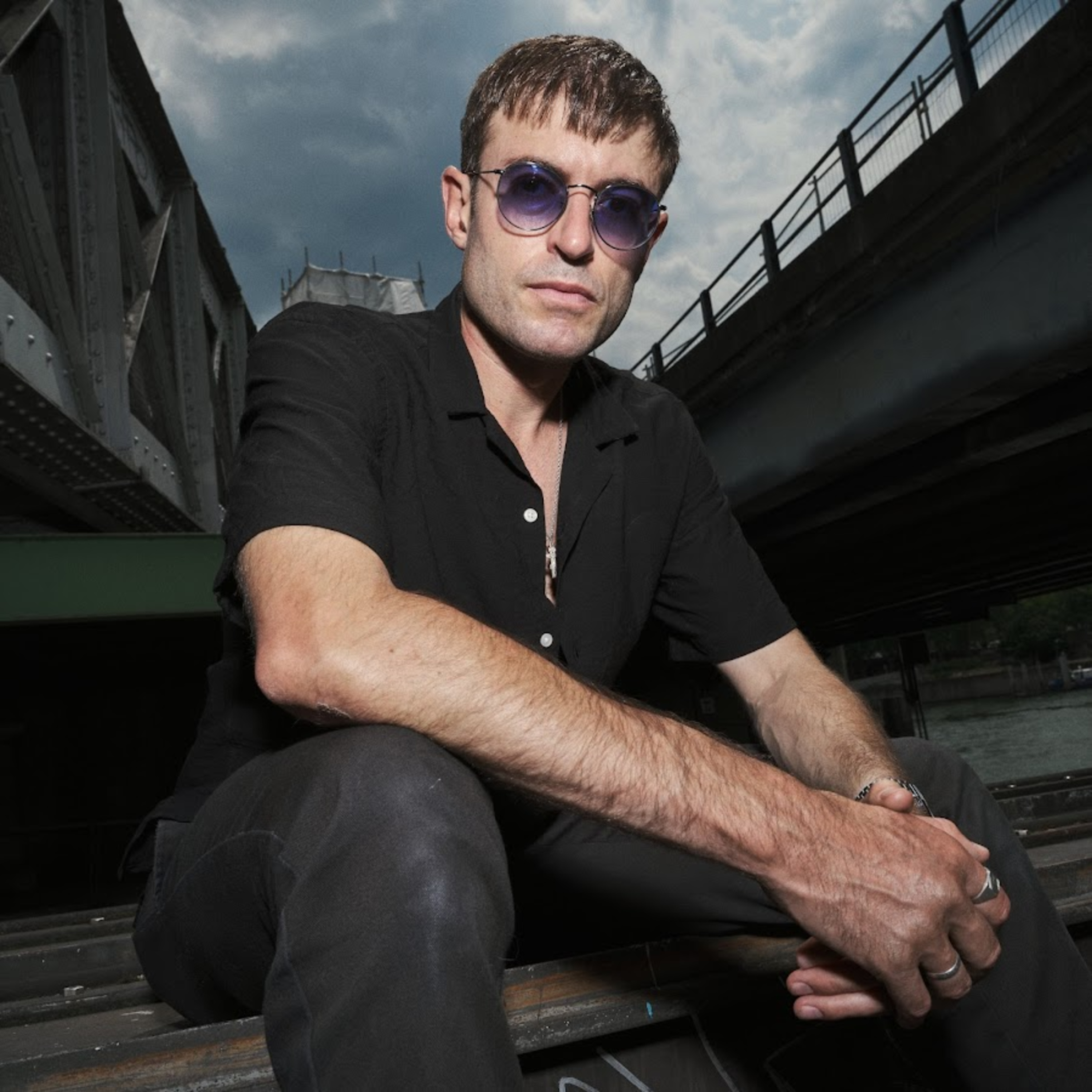 Shellshocked Radio Recommendations - Sydney Valette - Fight Back - Dark Electronic Music from Paris #sydney #valette #sydneyvalette #fight #back #fightback #electronicmusic #paris #france #dark #864