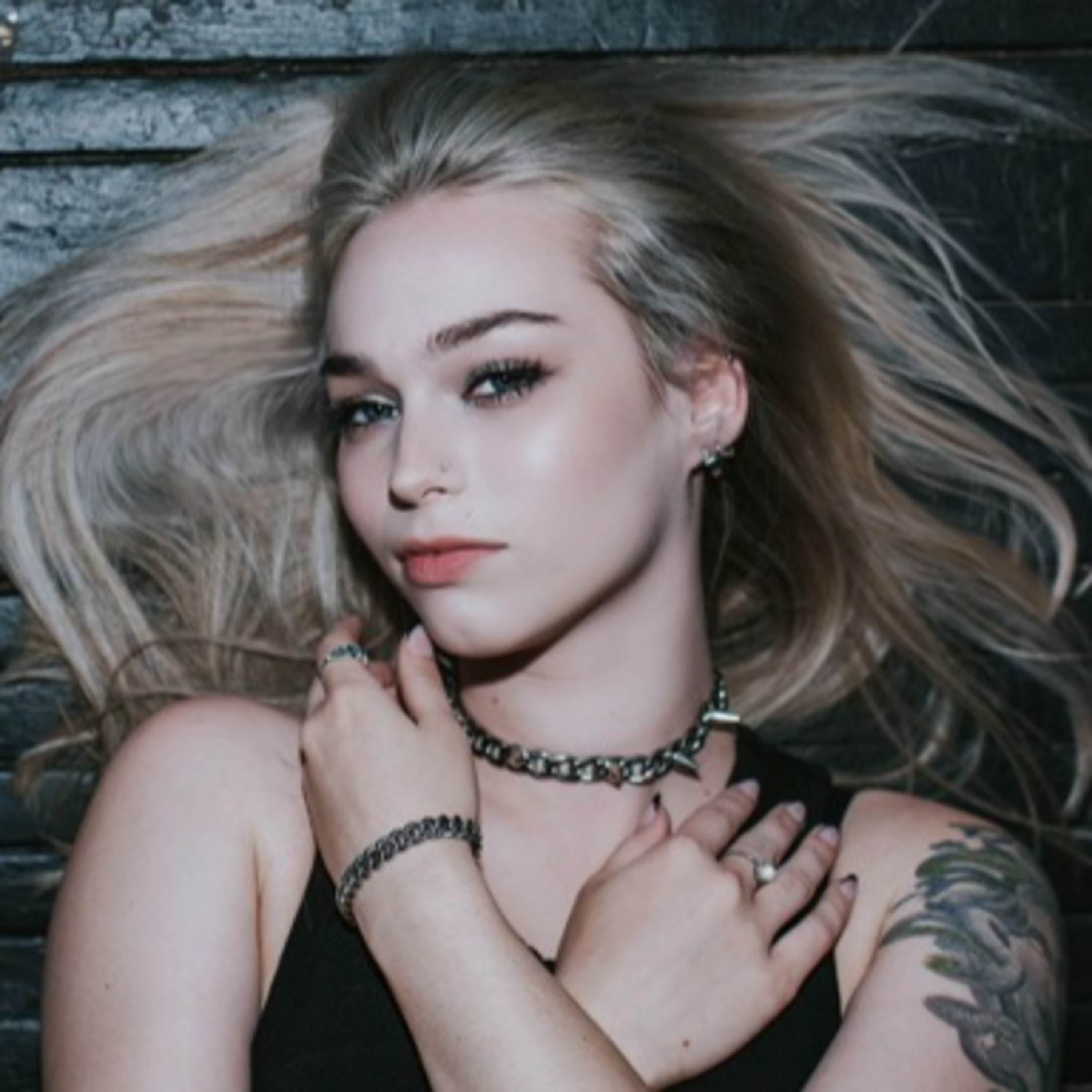 Shellshocked Radio Recommendations - Avalon Stone - Shaking Me Up