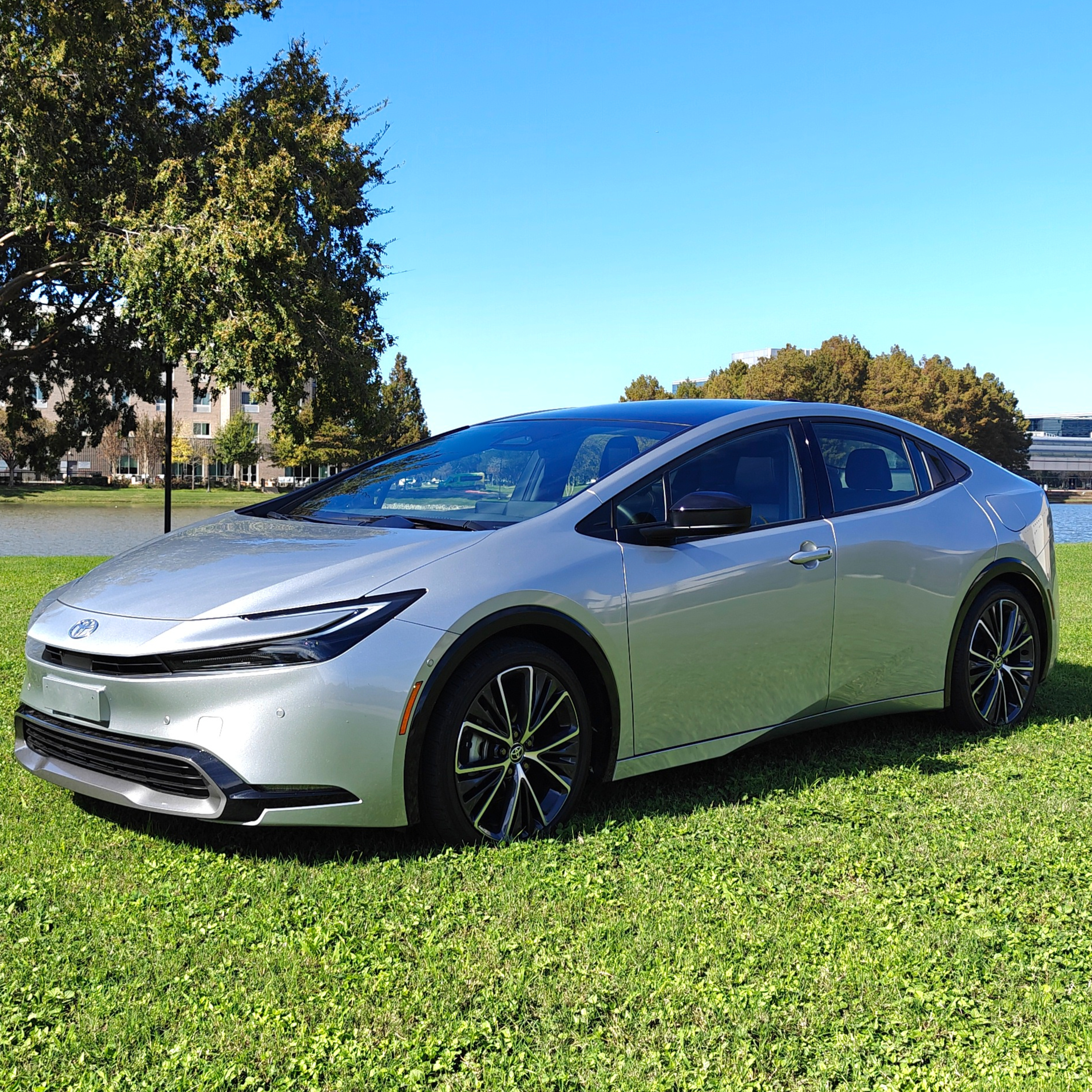 Auto Review: Toyota Prius Limited episode artwork